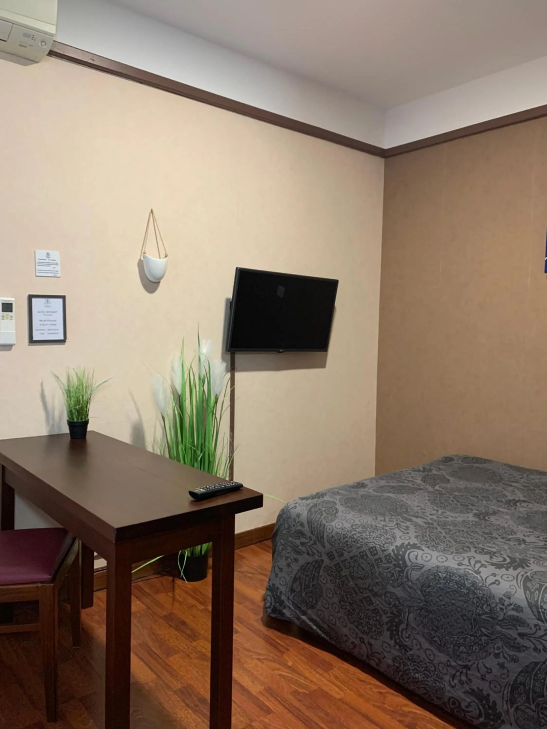 Bedroom, Bed in L'EMBLEME - BOUTIQUE HOTEL