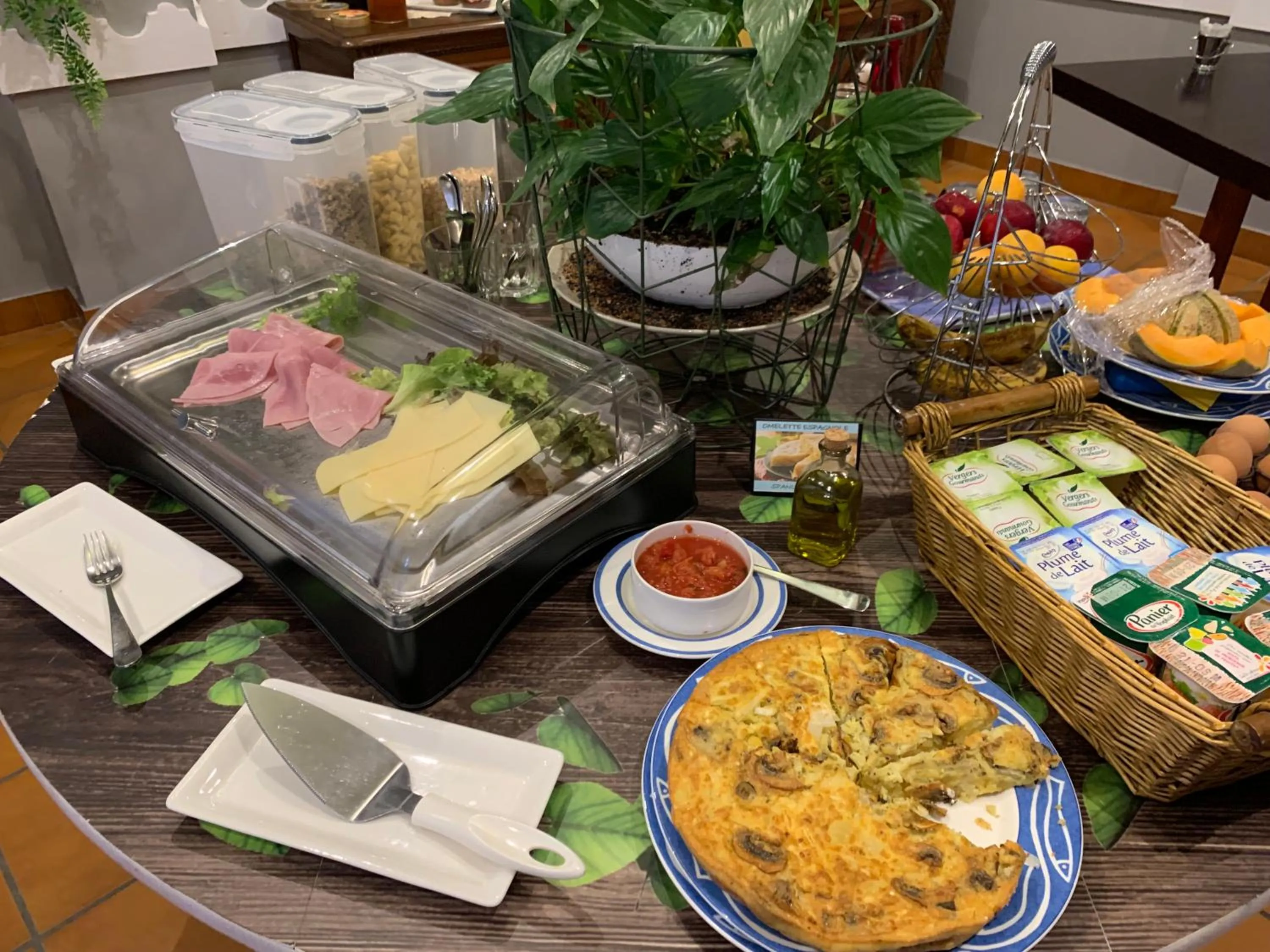 Buffet breakfast in L'EMBLEME - BOUTIQUE HOTEL