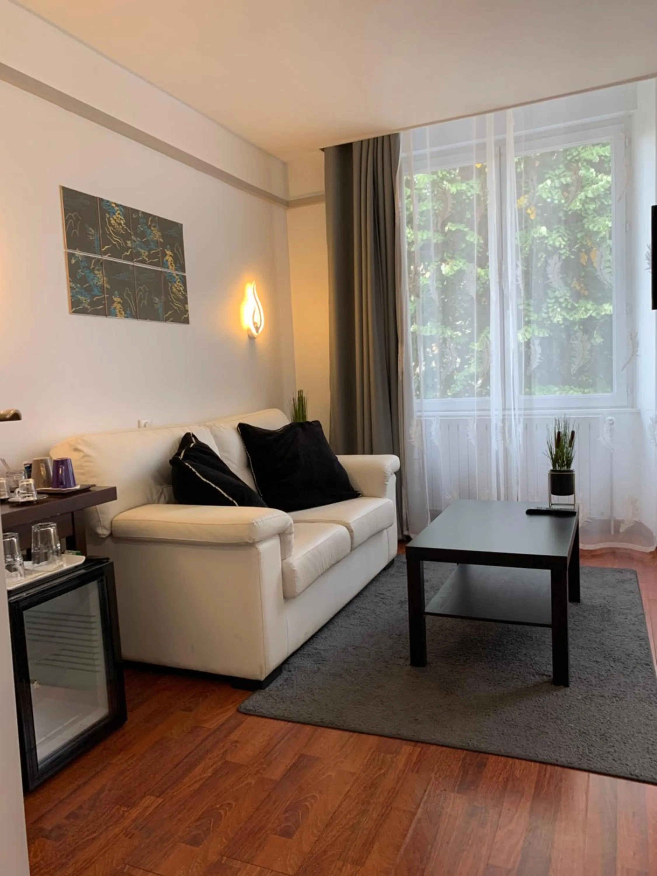 L'EMBLEME - BOUTIQUE HOTEL