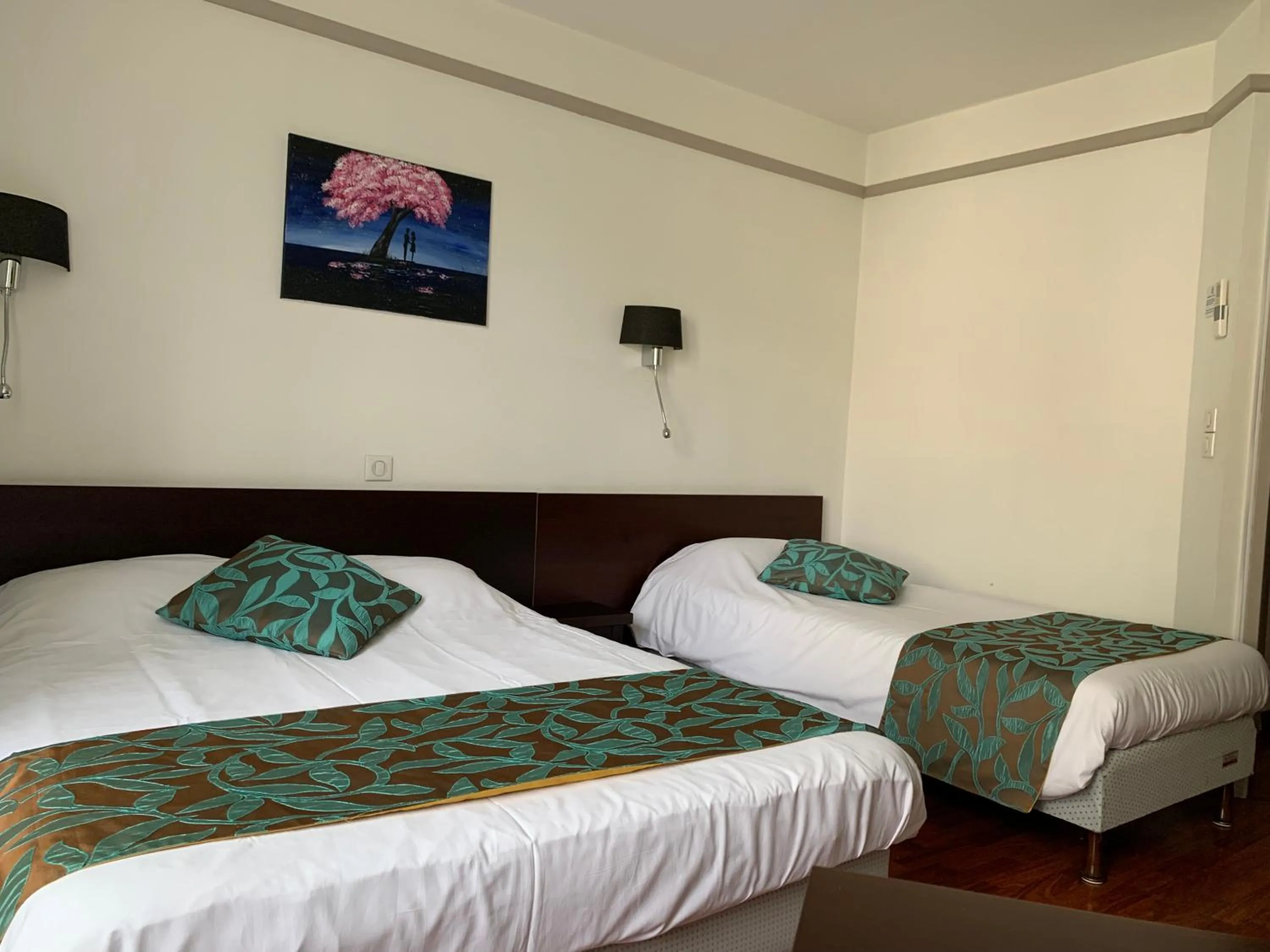 Bed in L'EMBLEME - BOUTIQUE HOTEL