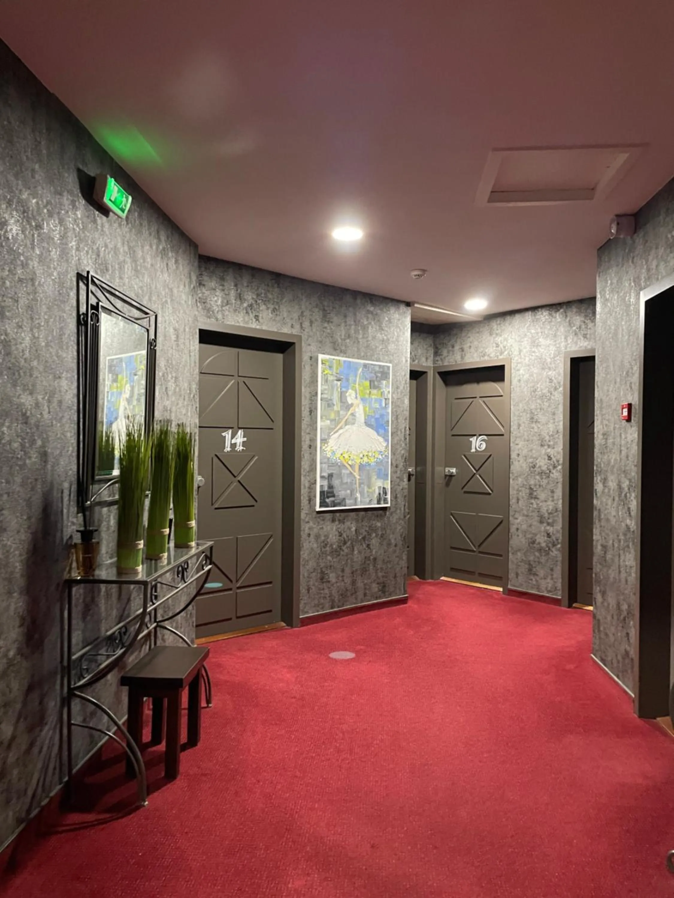 L'EMBLEME - BOUTIQUE HOTEL