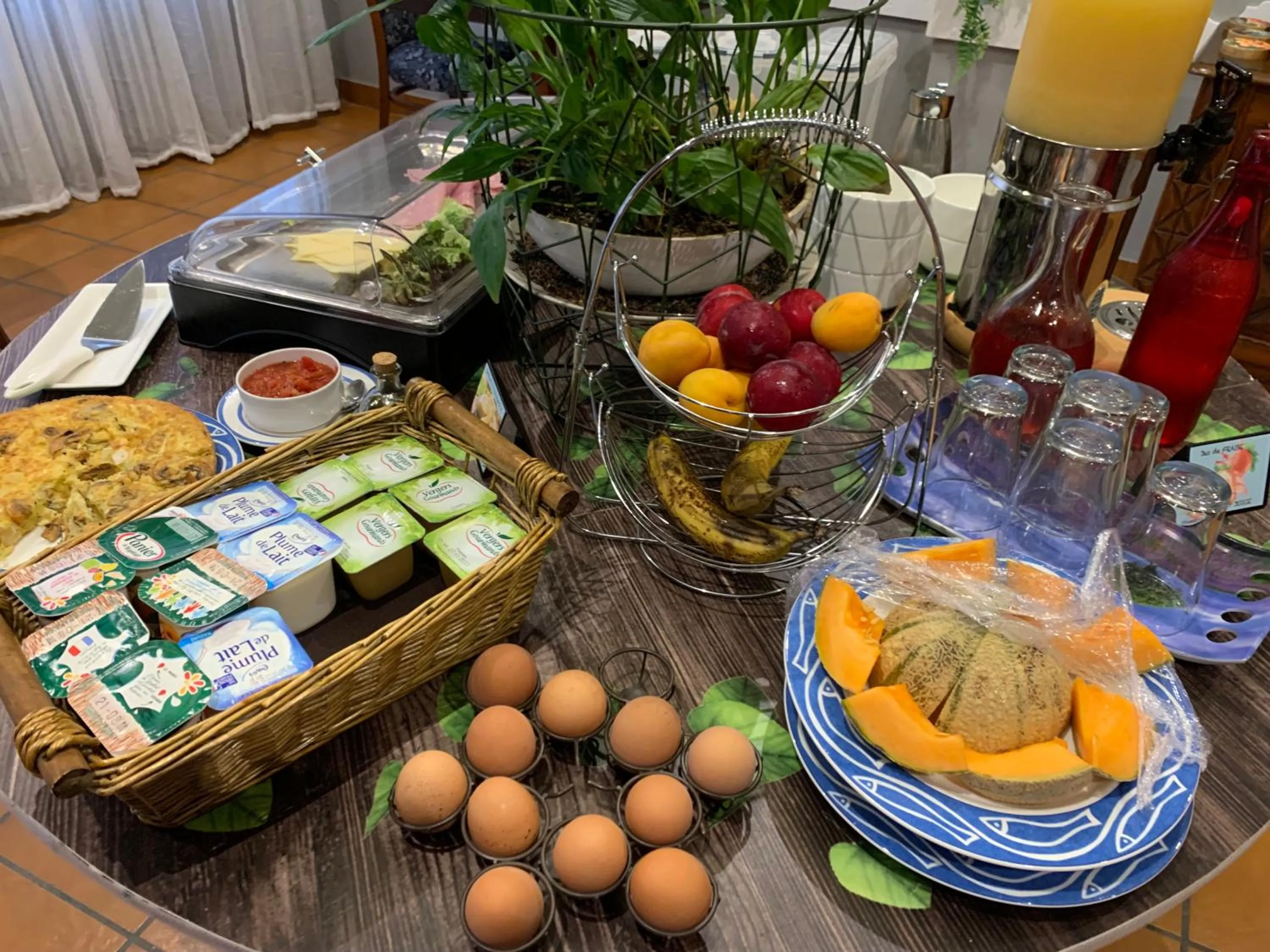 Buffet breakfast in L'EMBLEME - BOUTIQUE HOTEL