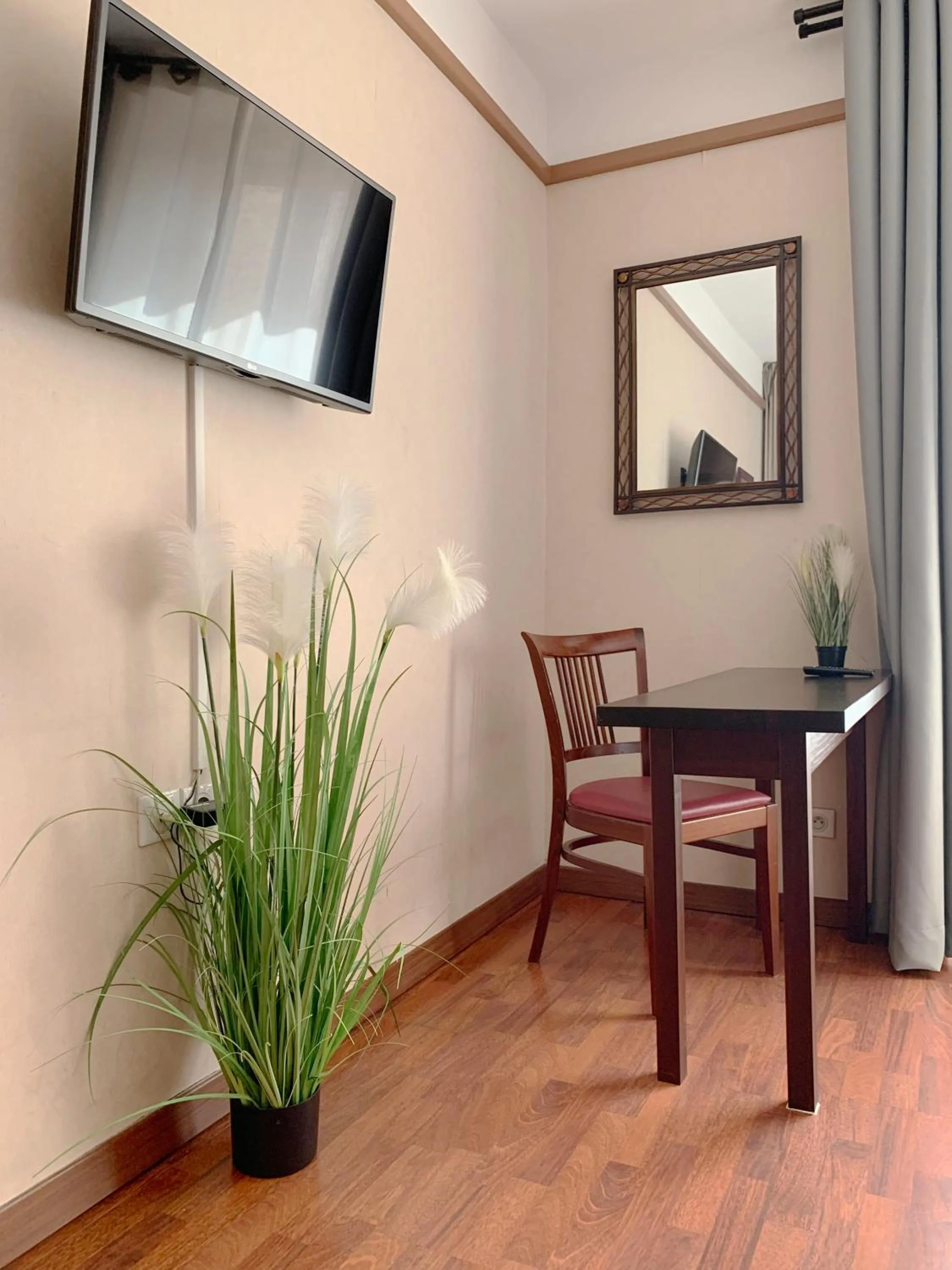 L'EMBLEME - BOUTIQUE HOTEL