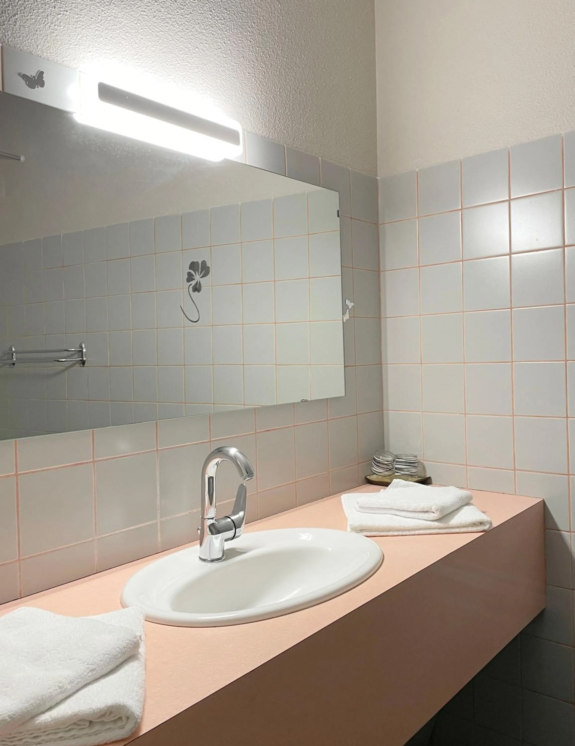 L'EMBLEME - BOUTIQUE HOTEL