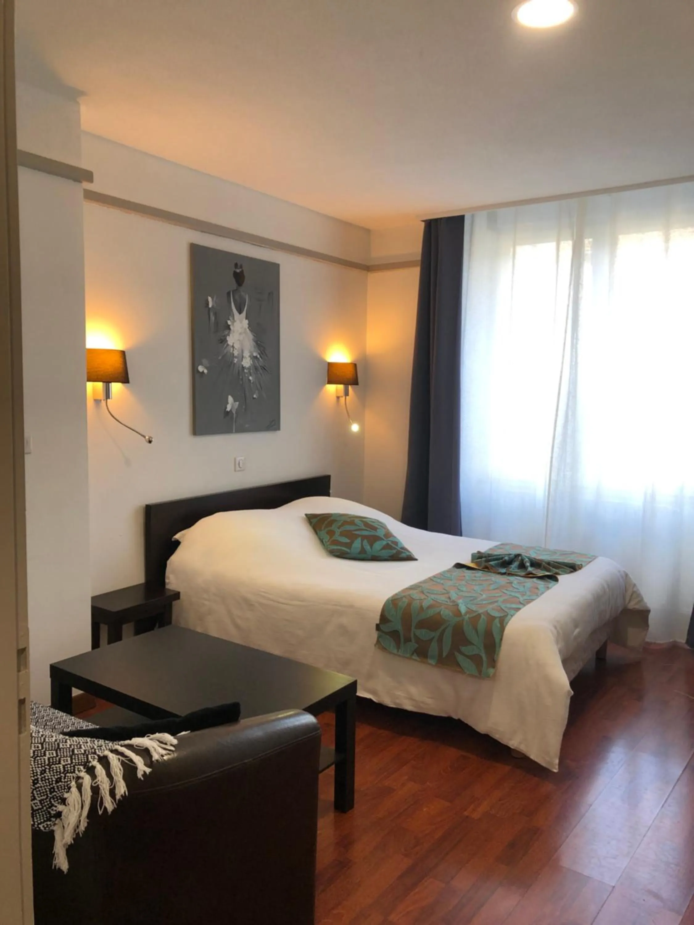 Bed in L'EMBLEME - BOUTIQUE HOTEL