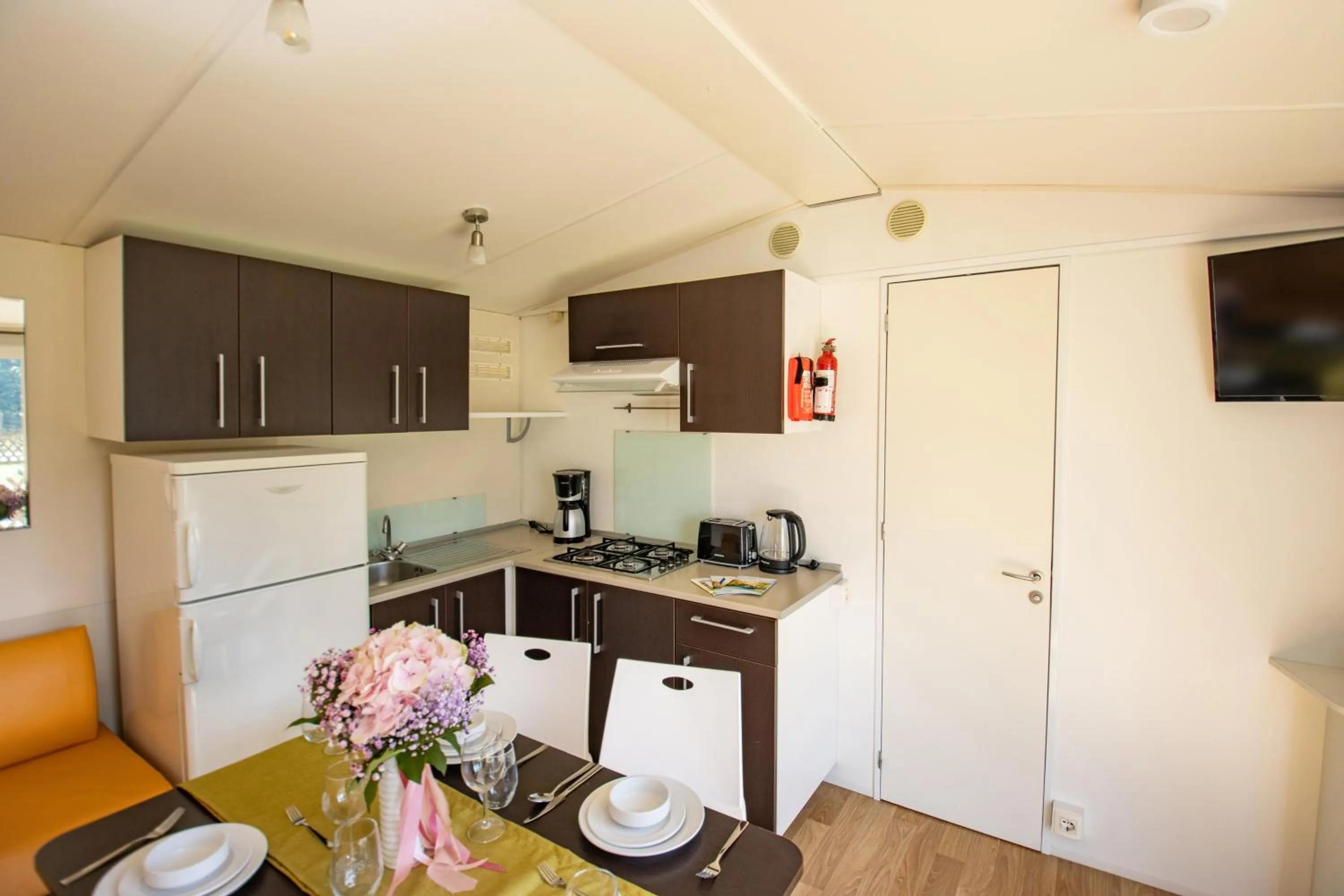 Kitchen or kitchenette in Ferien Hotel Spreewald