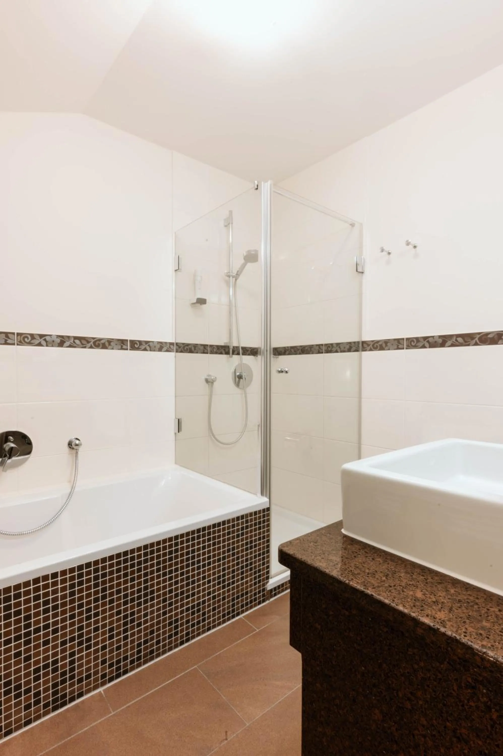 Shower in Hotel Neuhäusl Superior