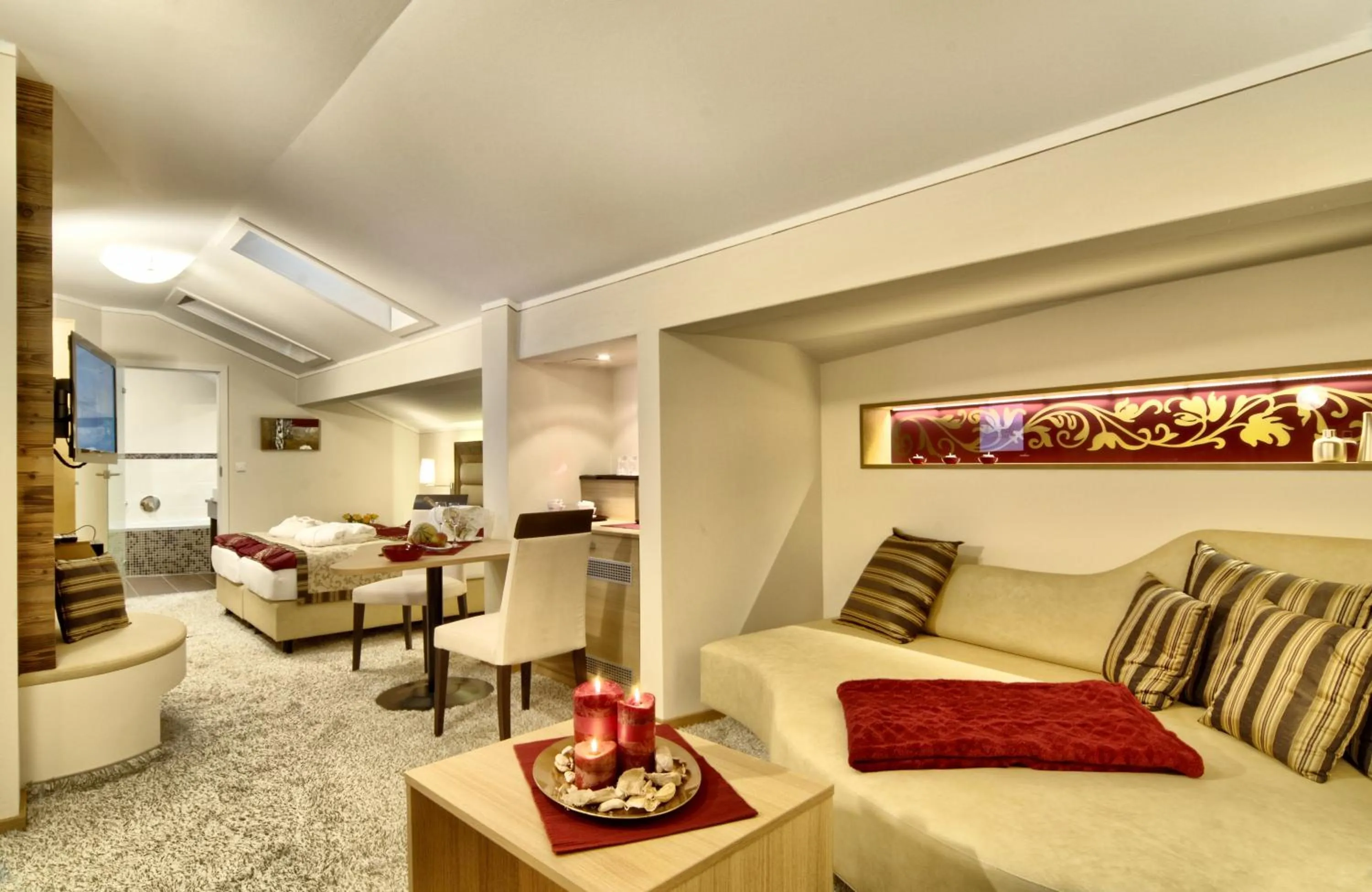 Photo of the whole room, Bed in Hotel Neuhäusl Superior