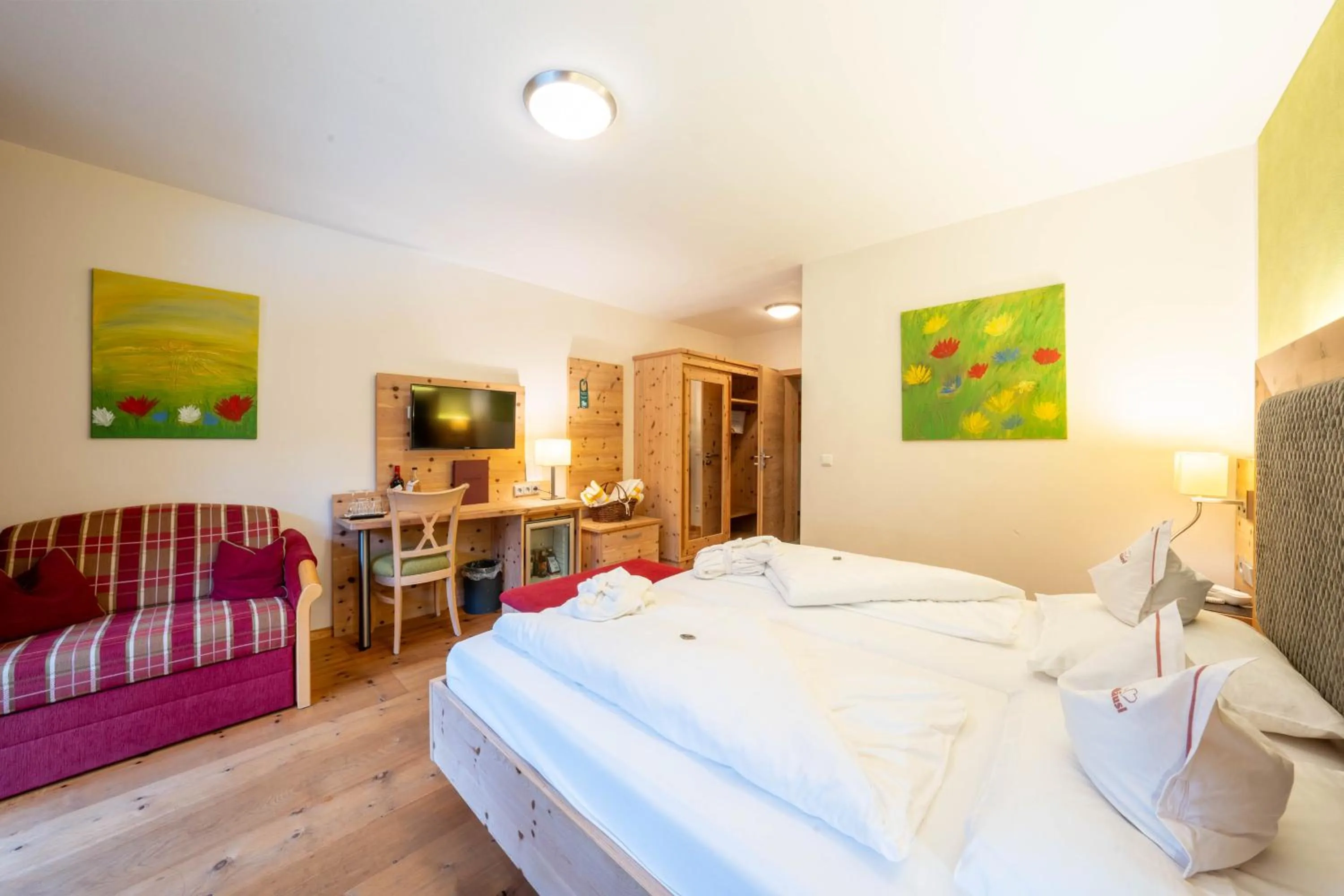 Photo of the whole room, Bed in Hotel Neuhäusl Superior