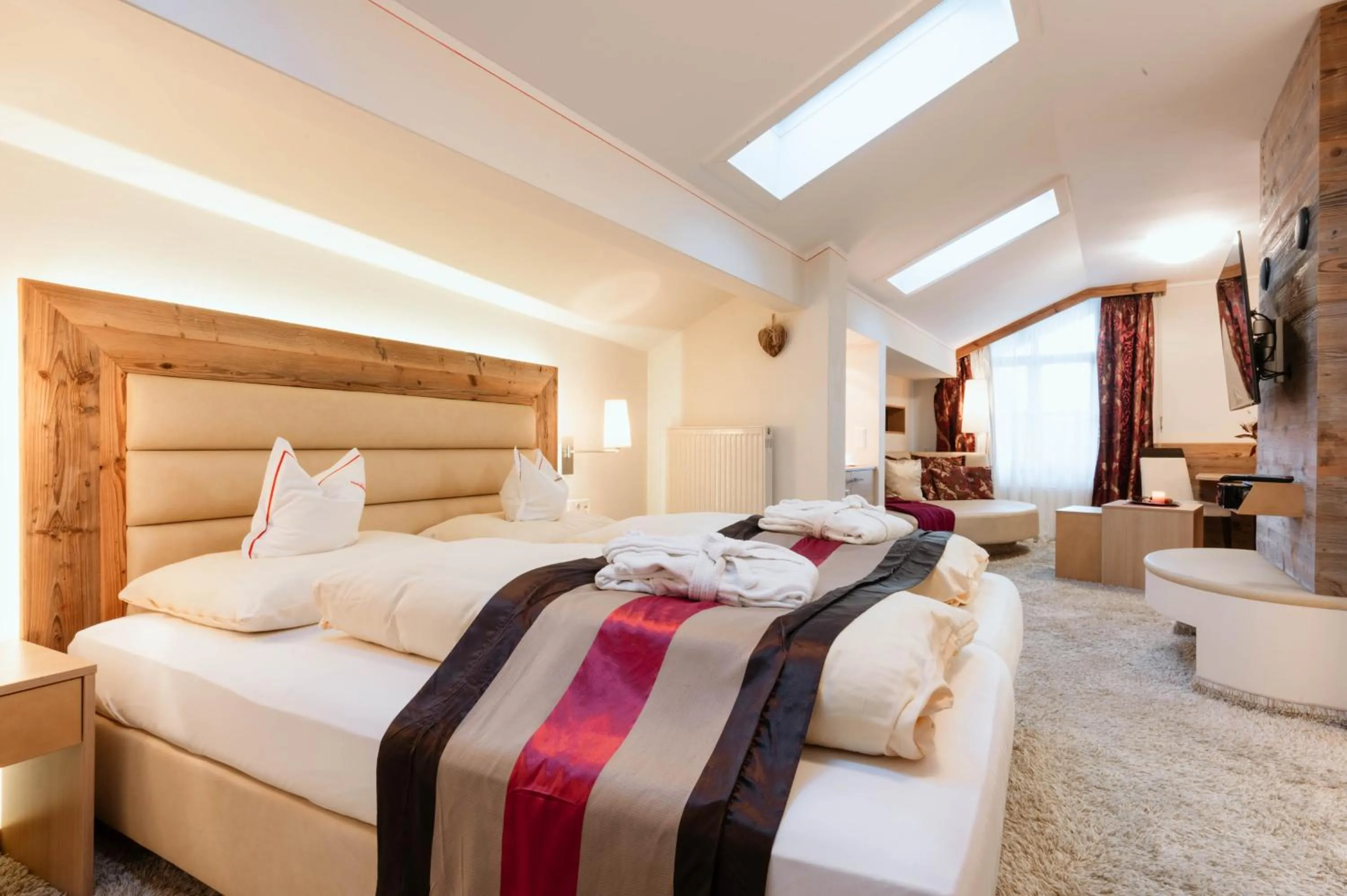 Photo of the whole room, Bed in Hotel Neuhäusl Superior