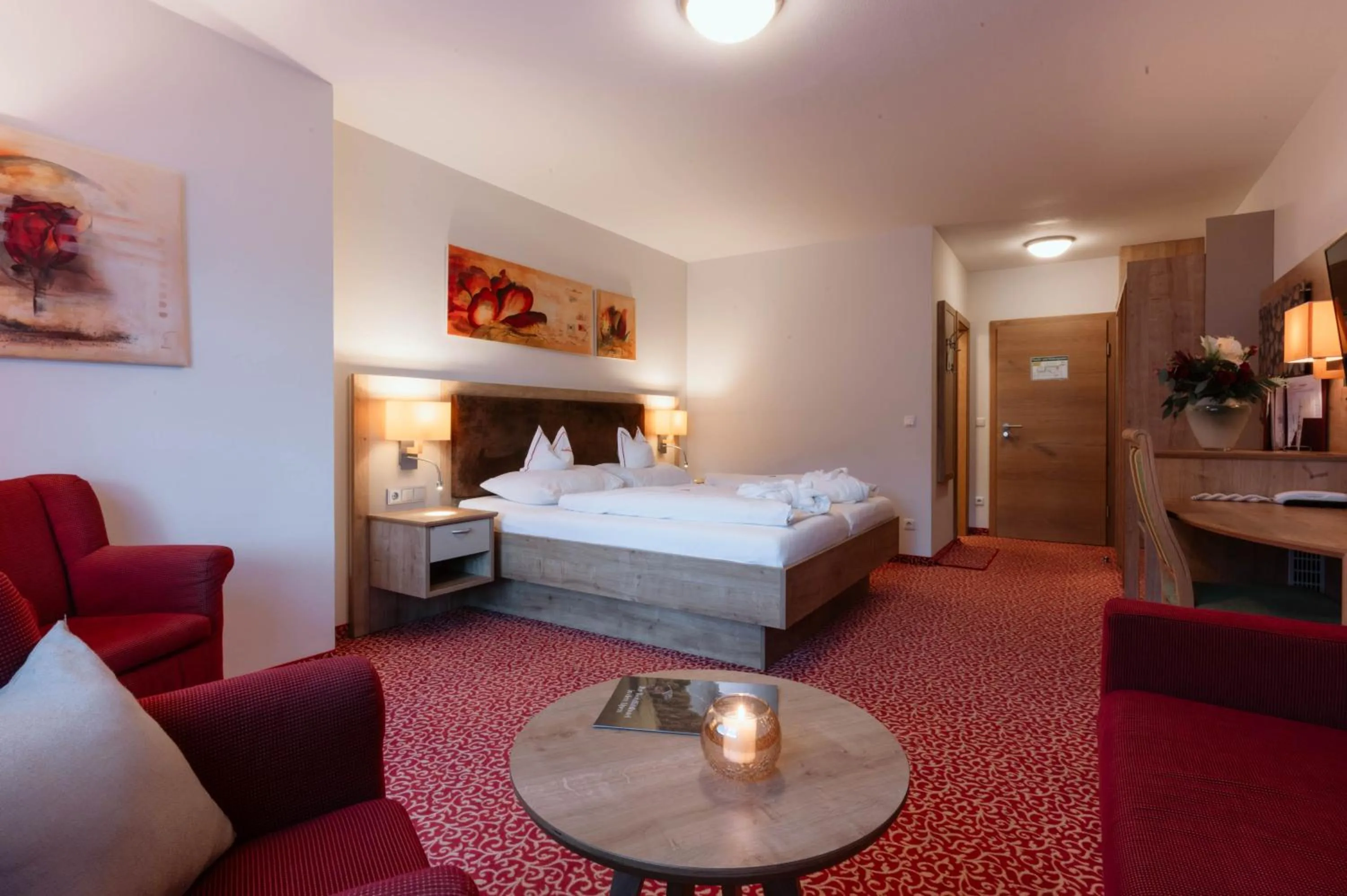 Photo of the whole room, Bed in Hotel Neuhäusl Superior