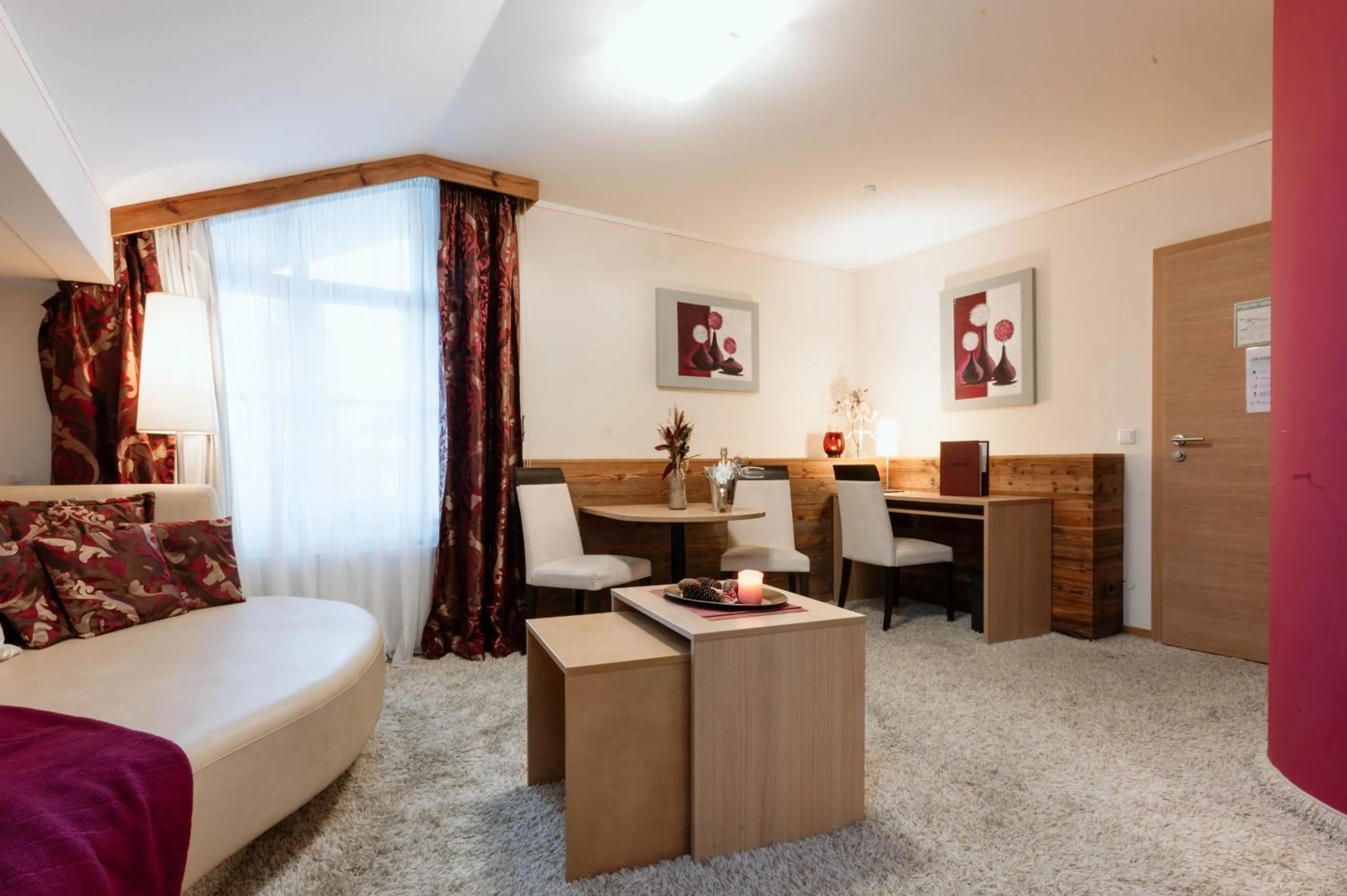 Photo of the whole room, Bed in Hotel Neuhäusl Superior