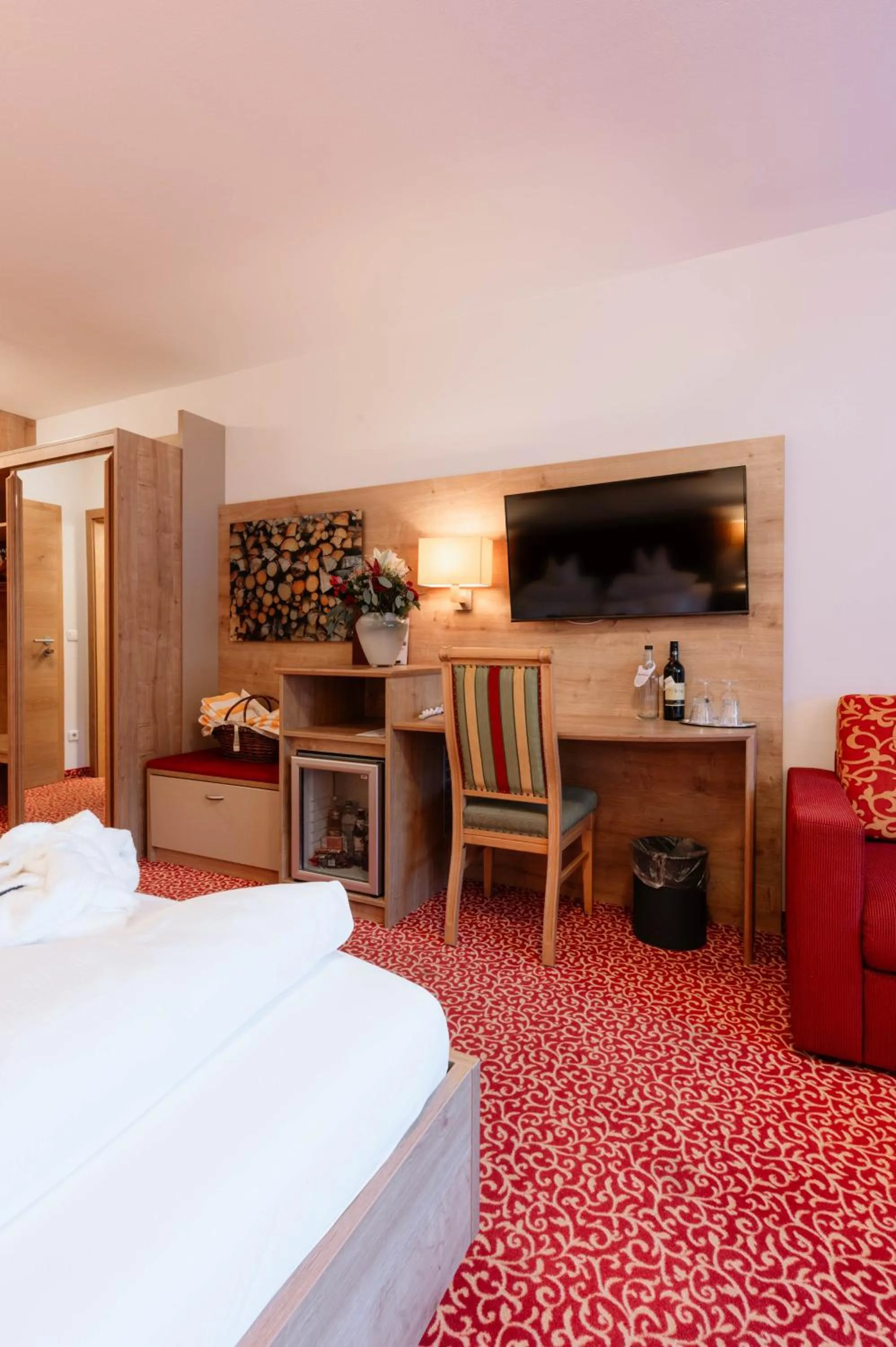 Photo of the whole room, Bed in Hotel Neuhäusl Superior