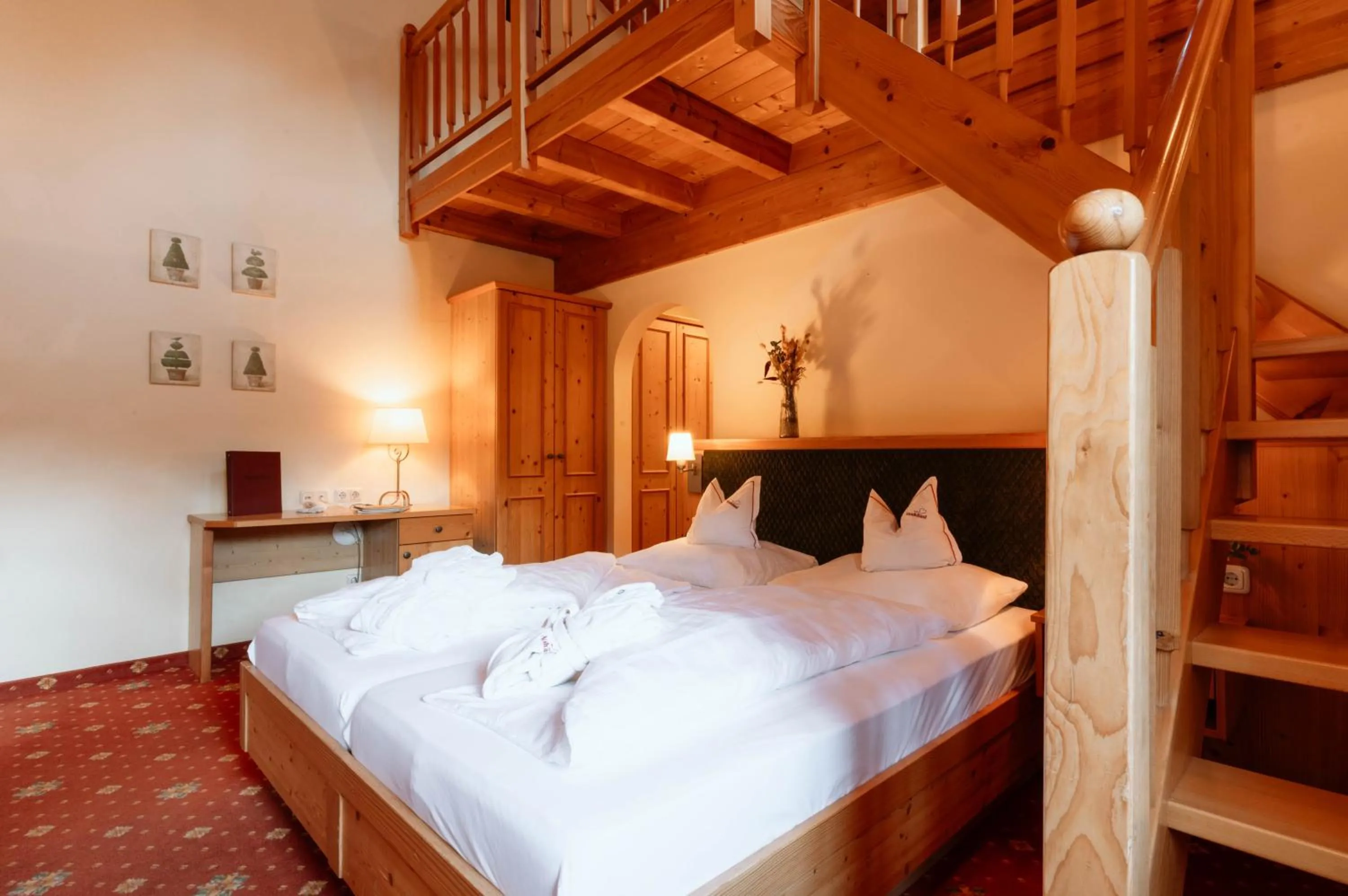 Photo of the whole room, Bed in Hotel Neuhäusl Superior