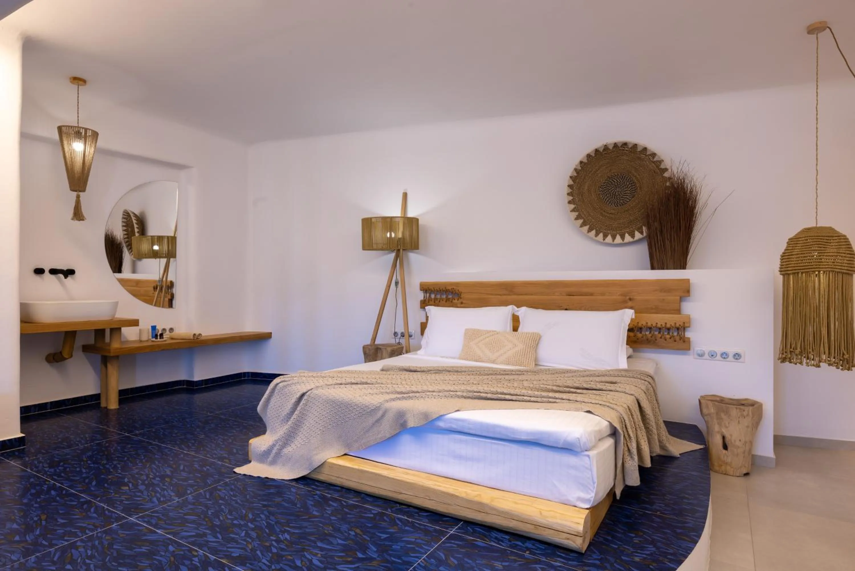 Bedroom, Bed in Infinity Blue Suites & Spa