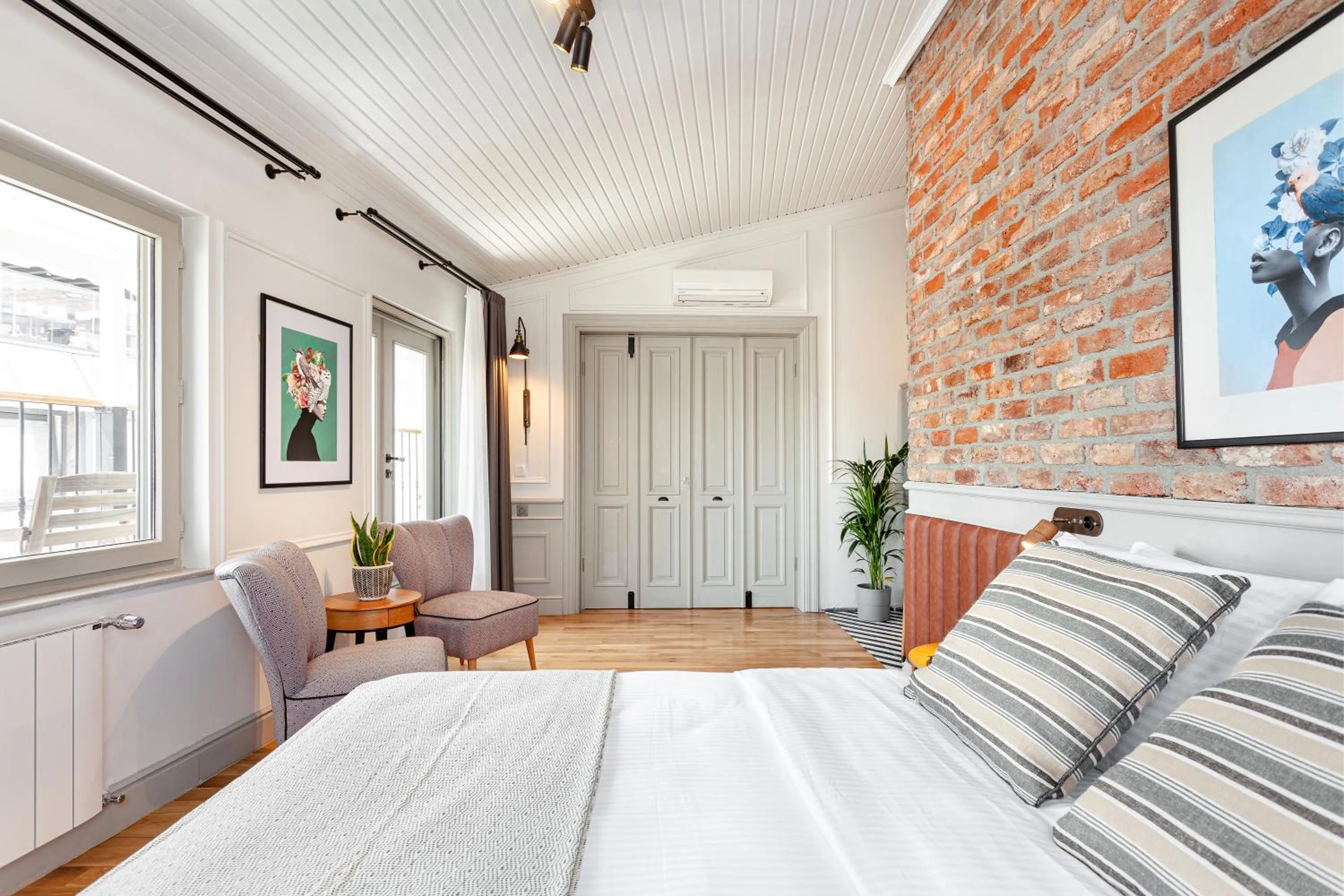 Spring, Bed in World House Boutique Hotel Galata