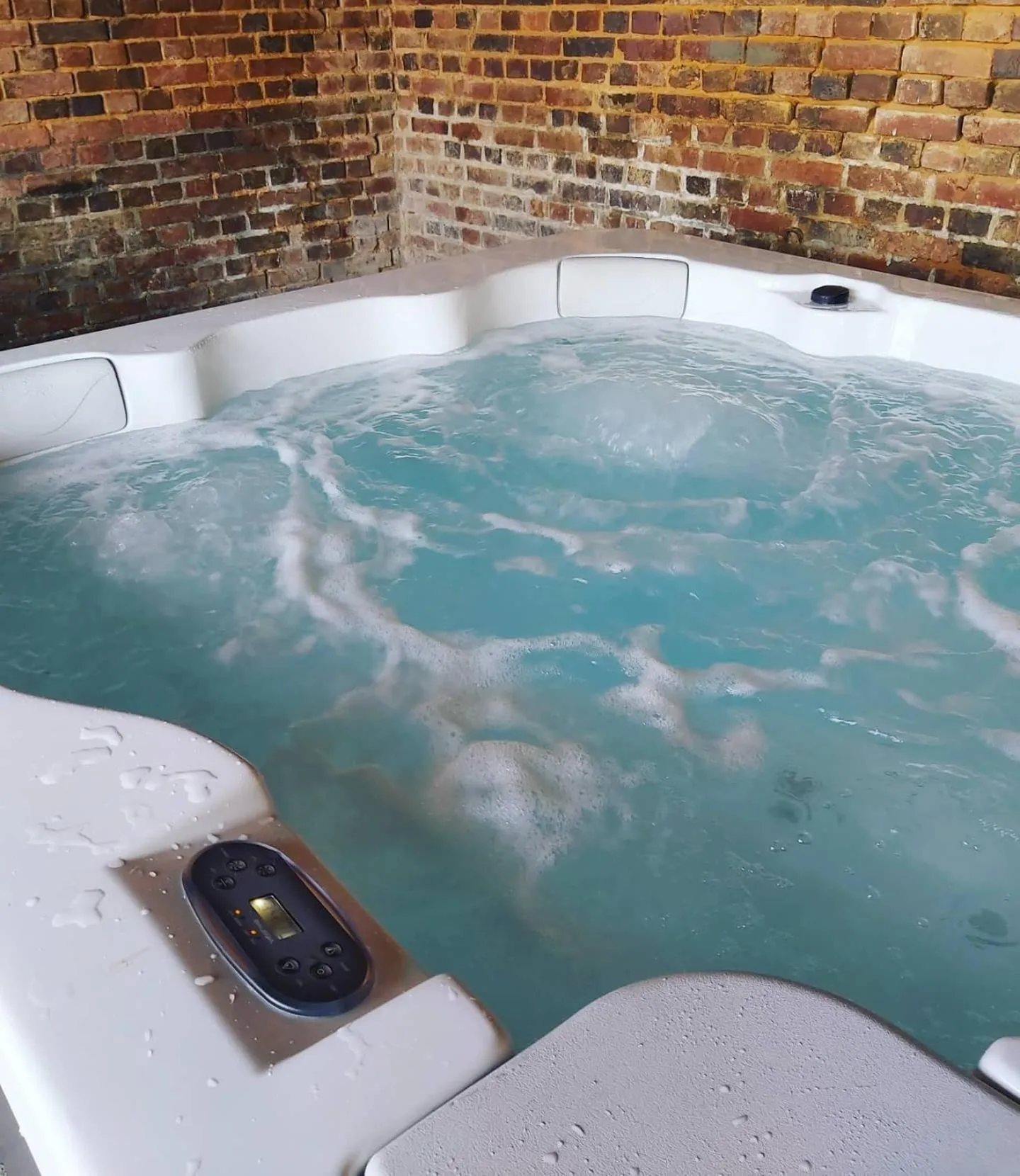 Hot Tub in Couette & Confitures