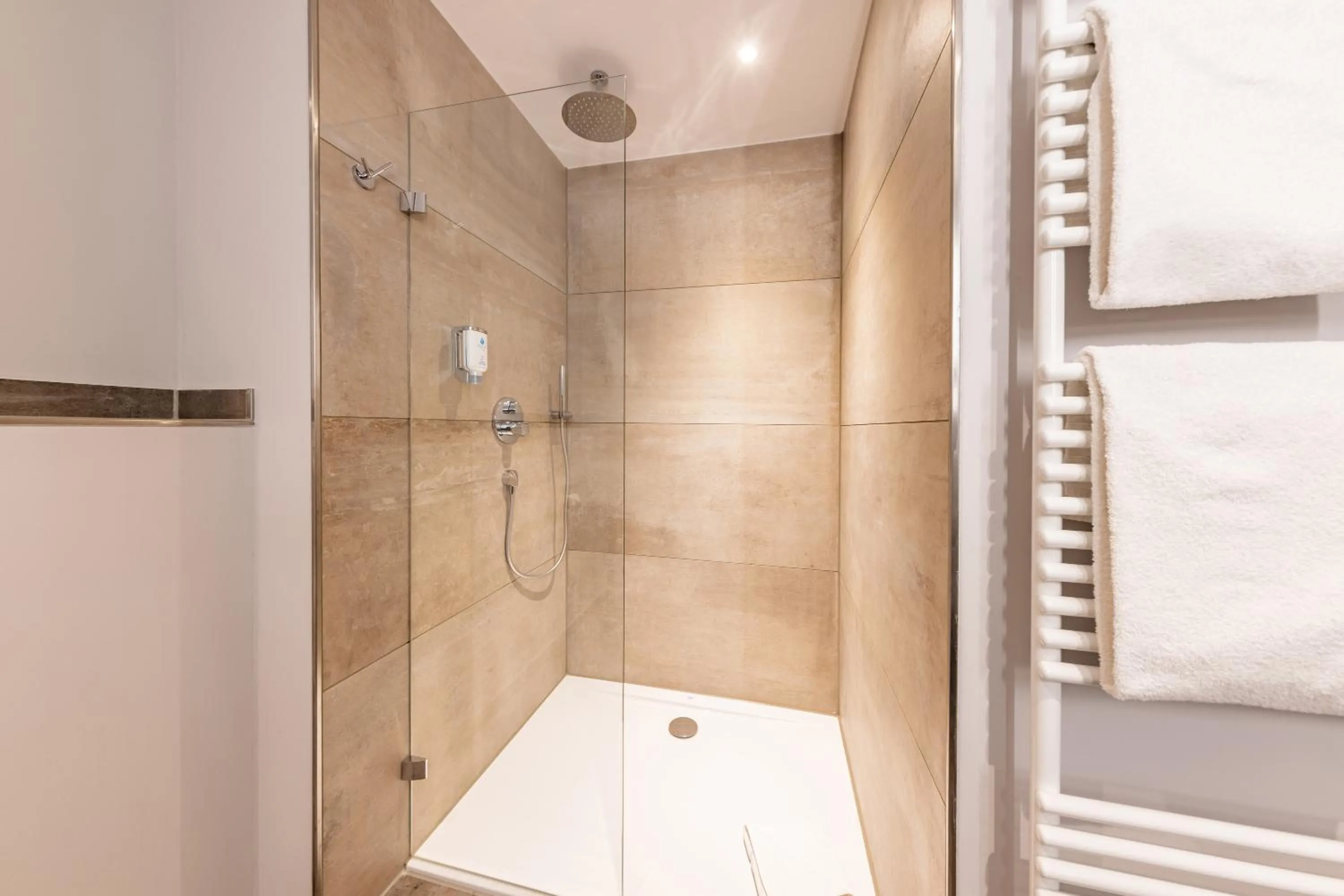Shower in Best Western Plus Parkhotel Maximilian Ottobeuren