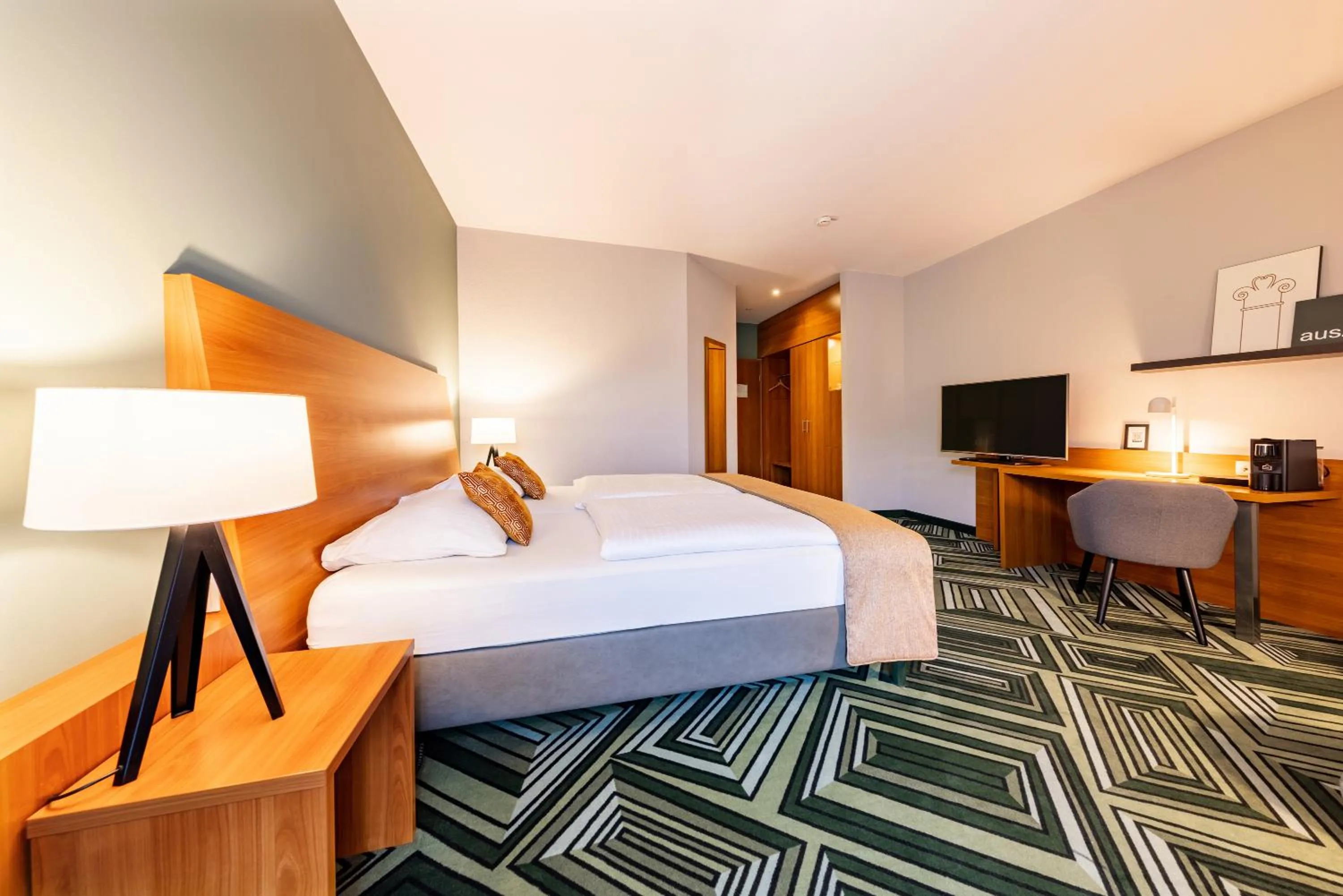 Bed in Best Western Plus Parkhotel Maximilian Ottobeuren