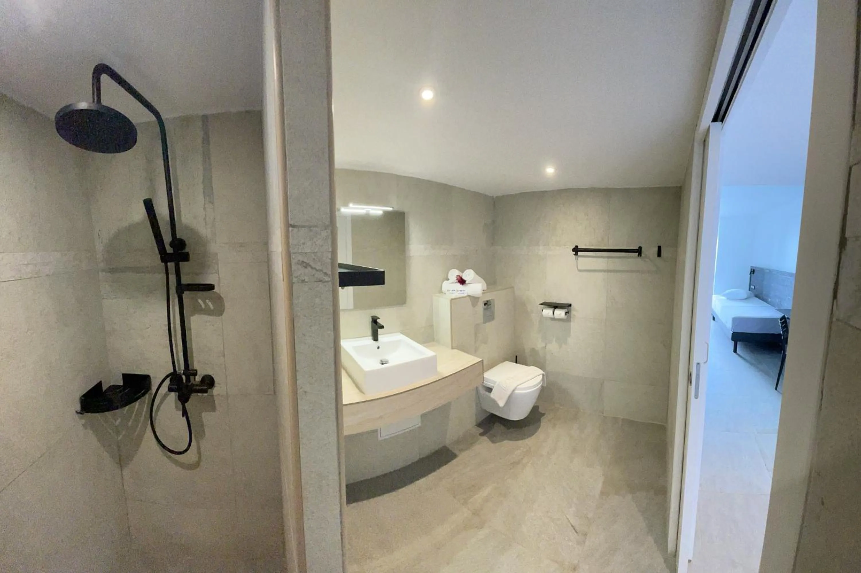 Shower in Karaibes Hotel