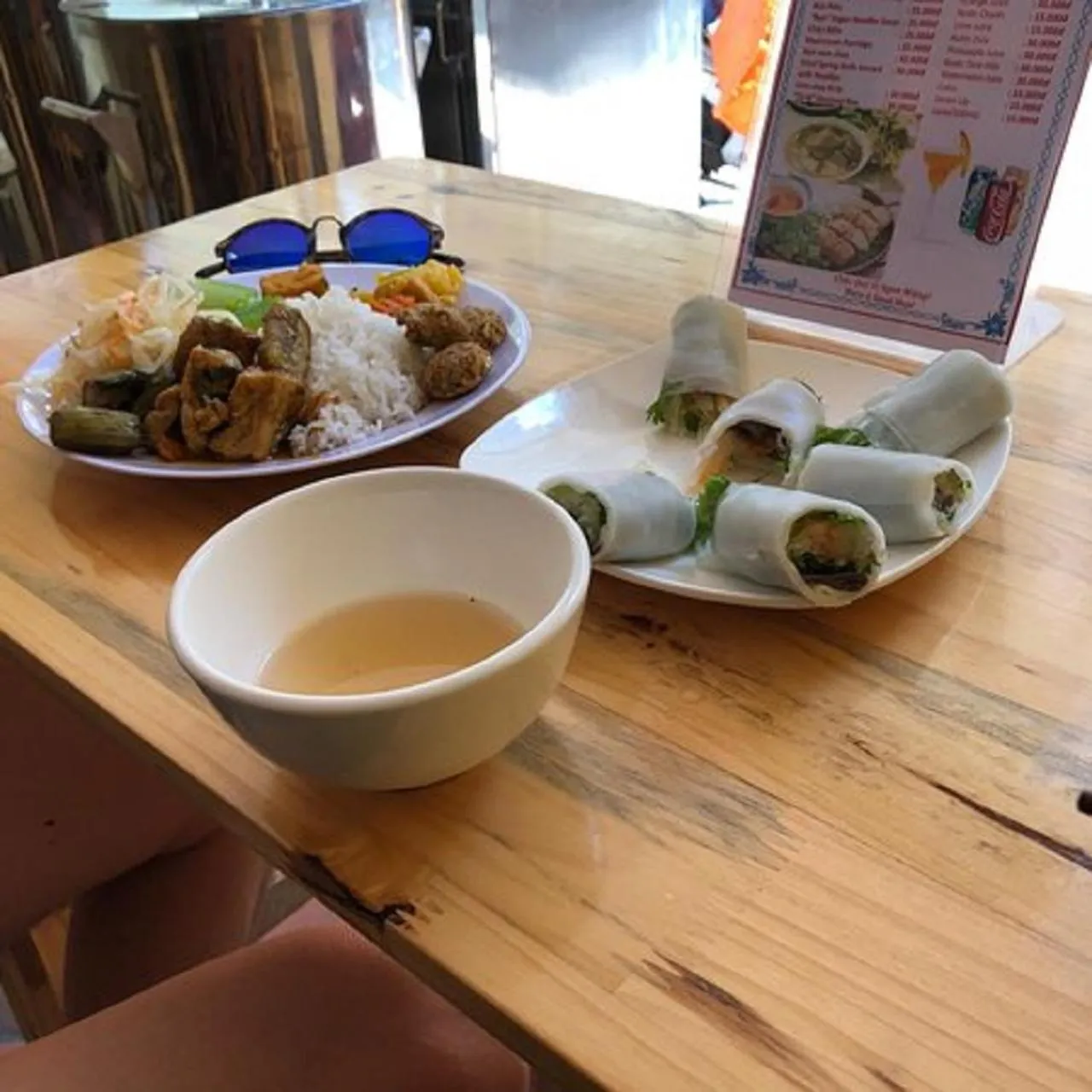 Restaurant/places to eat in The Autumn Homestay