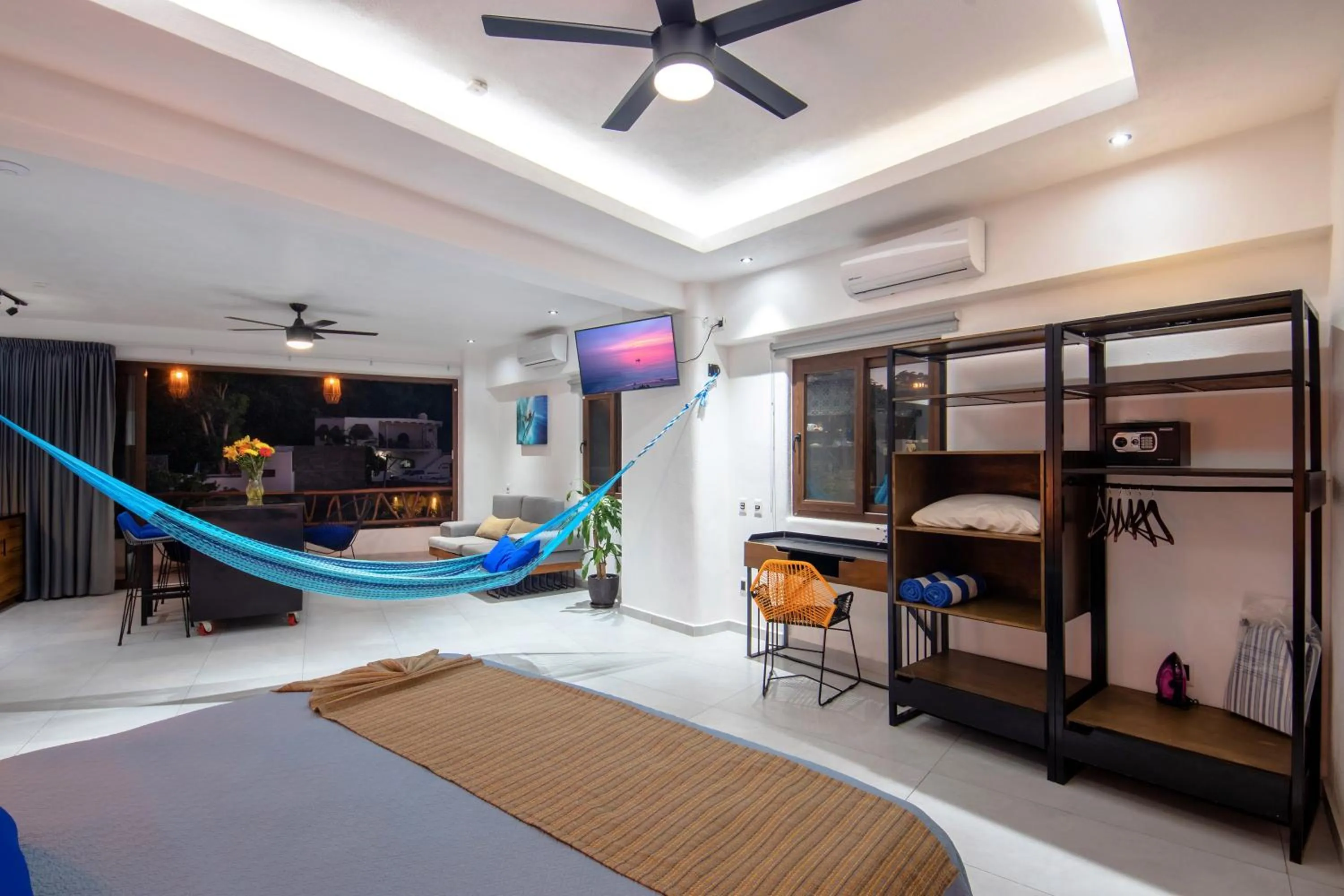 TV and multimedia, Bed in Casa Makawe ONLY ADULTS