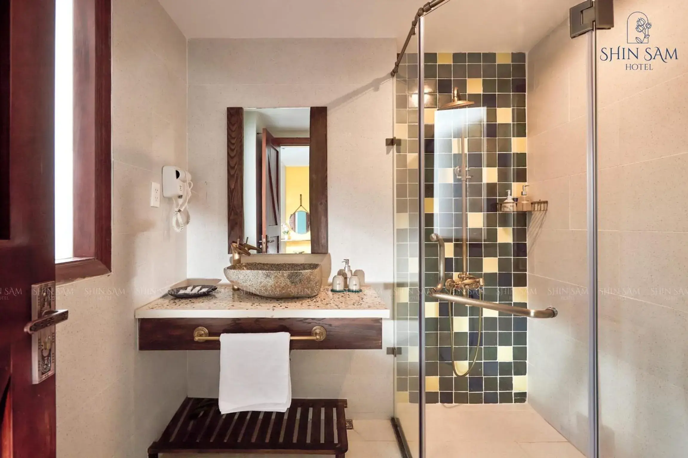 Deluxe Double Room with Balcony in Shin Sam Boutique Hotel Deluxe Double Room with Balcony in Shin Sam Boutique Hotel