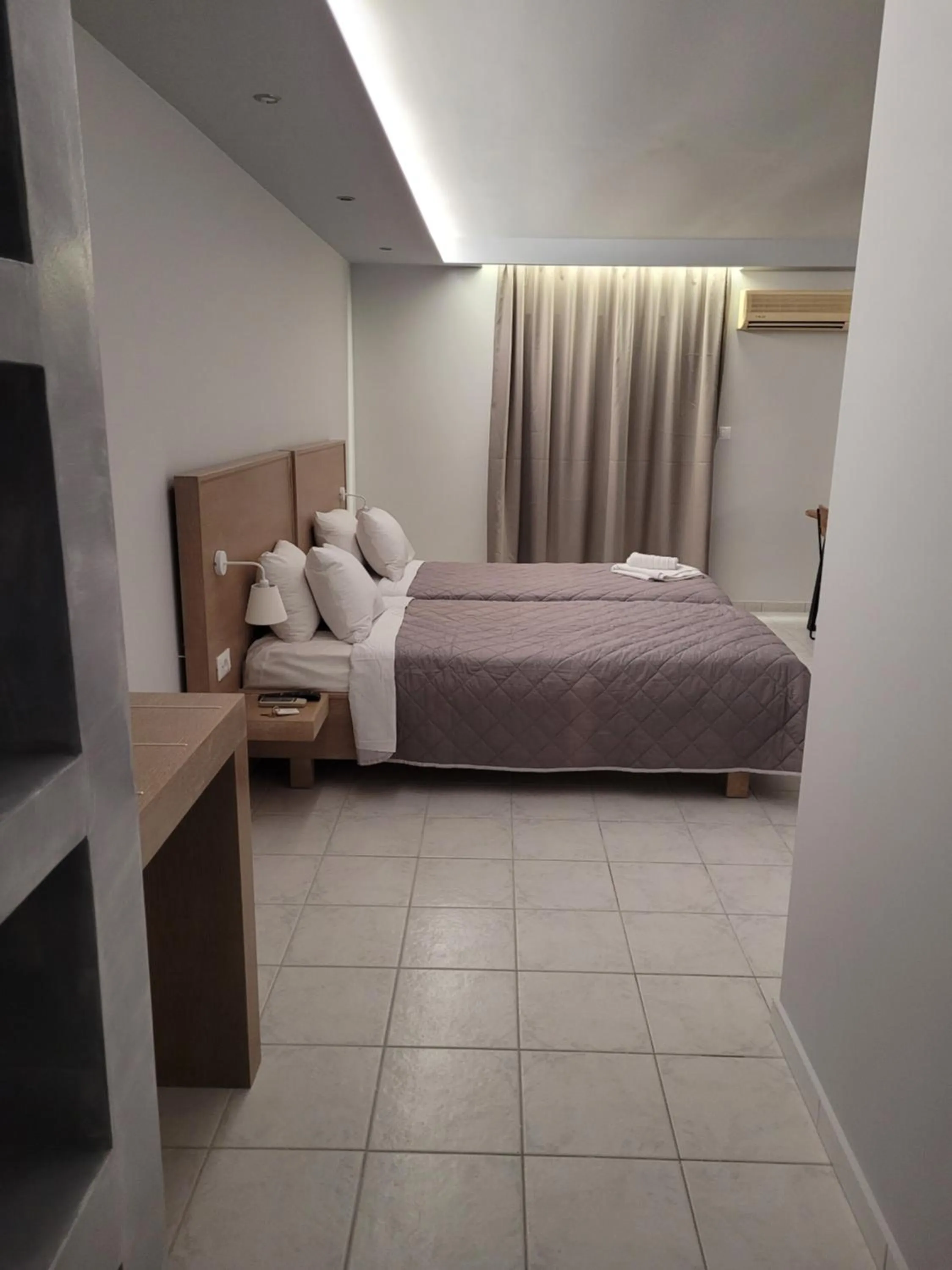 Bedroom, Bed in Jannos Beach hotel