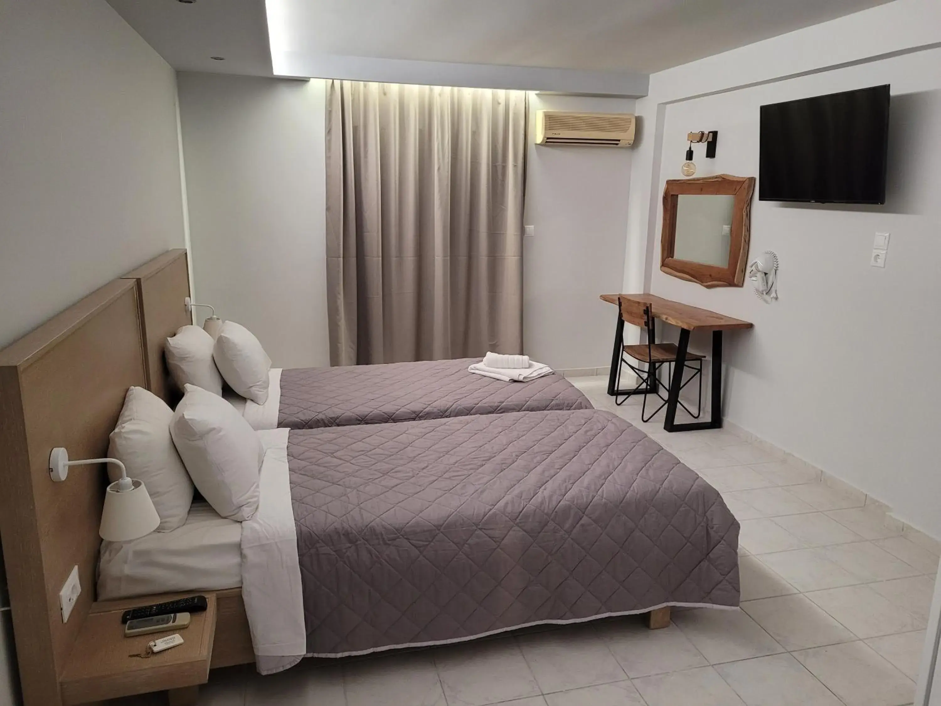 Classic Quadruple Room in Jannos Beach hotel Classic Quadruple Room in Jannos Beach hotel