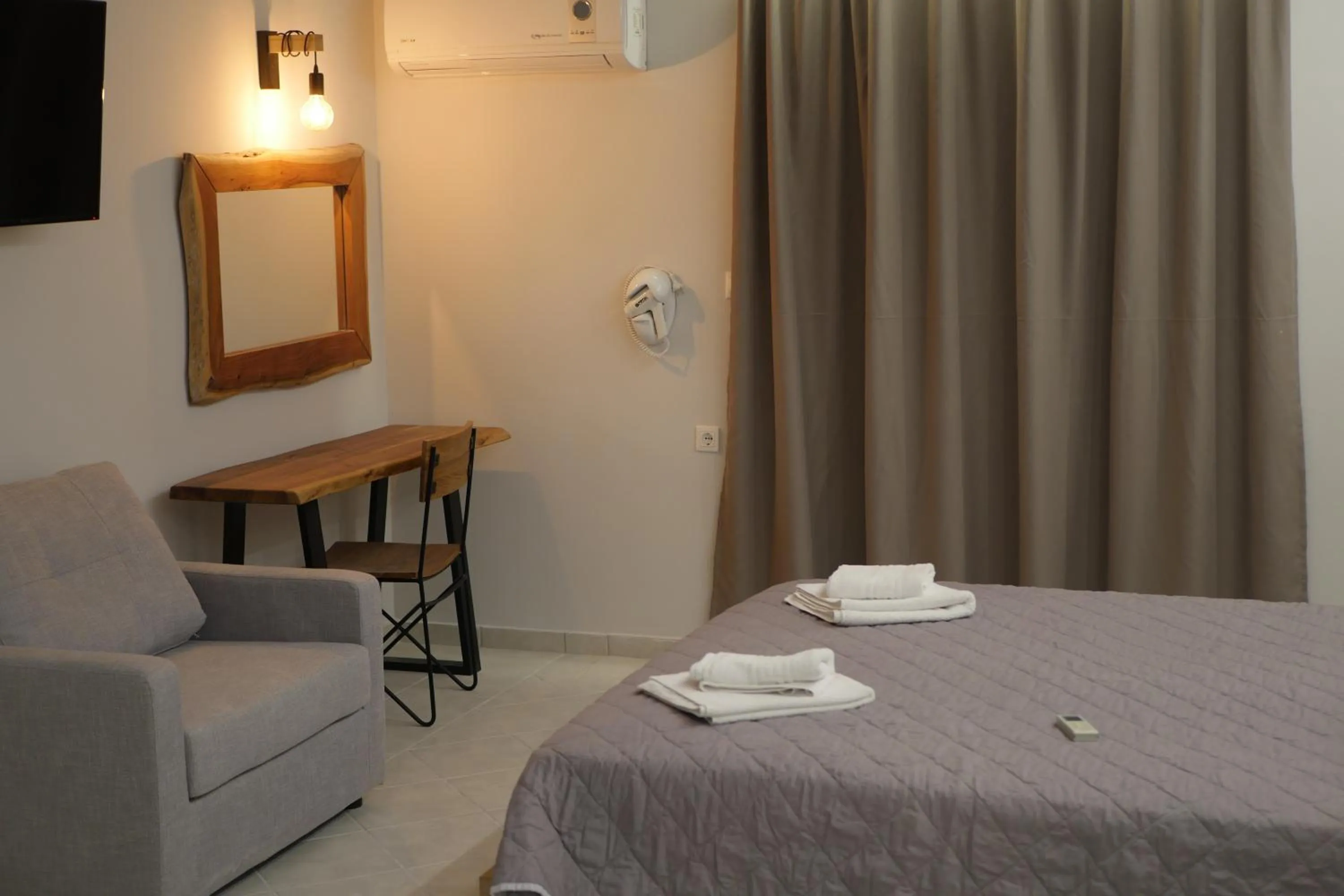 bunk bed, Bed in Jannos Beach hotel