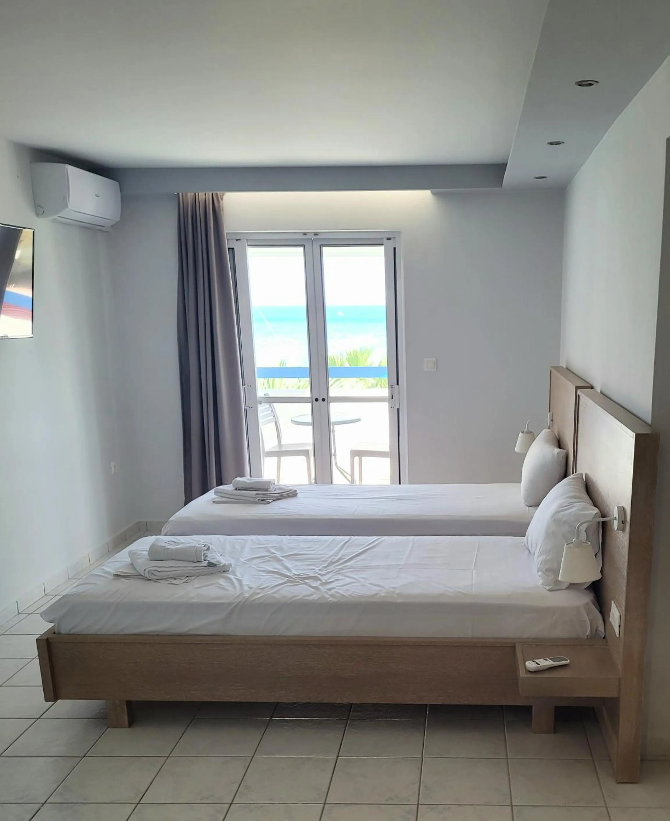 Property building, Bed in Jannos Beach hotel