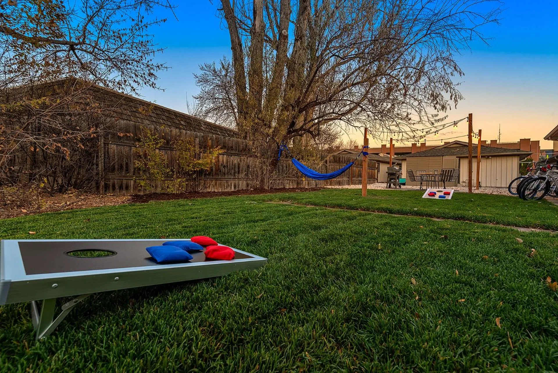 Couples Getaway - Dog Friendly, Bike to Old Town!