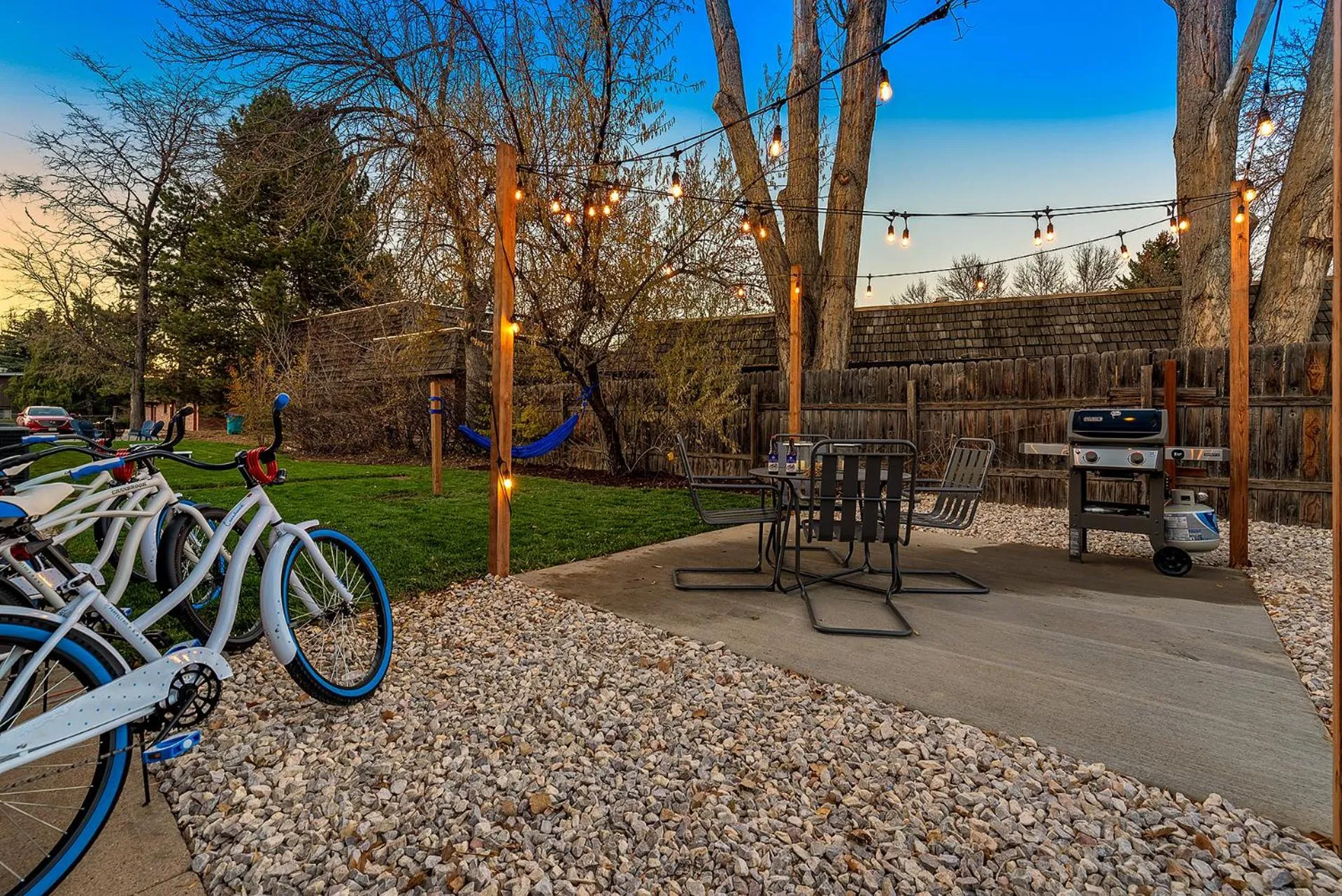 Couples Getaway - Dog Friendly, Bike to Old Town!