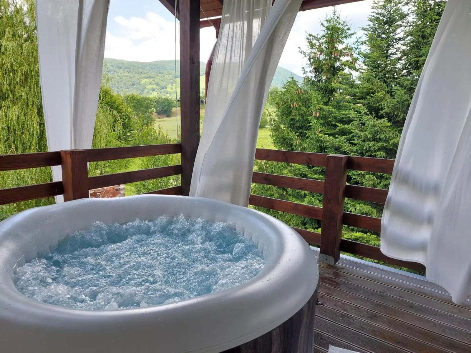 Hot Tub in B&B Green Serenity Plitvice Lakes