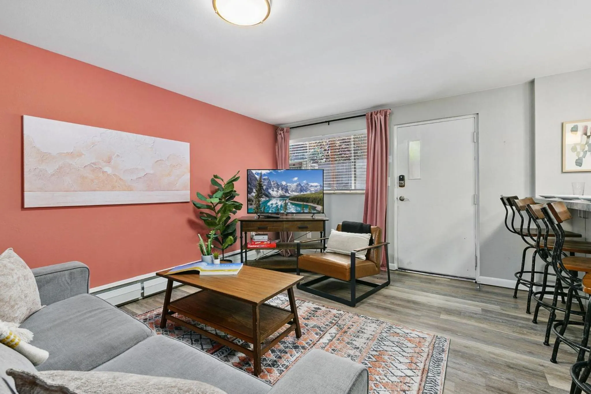 Hip & Urban Condo near the Heart of Old Town