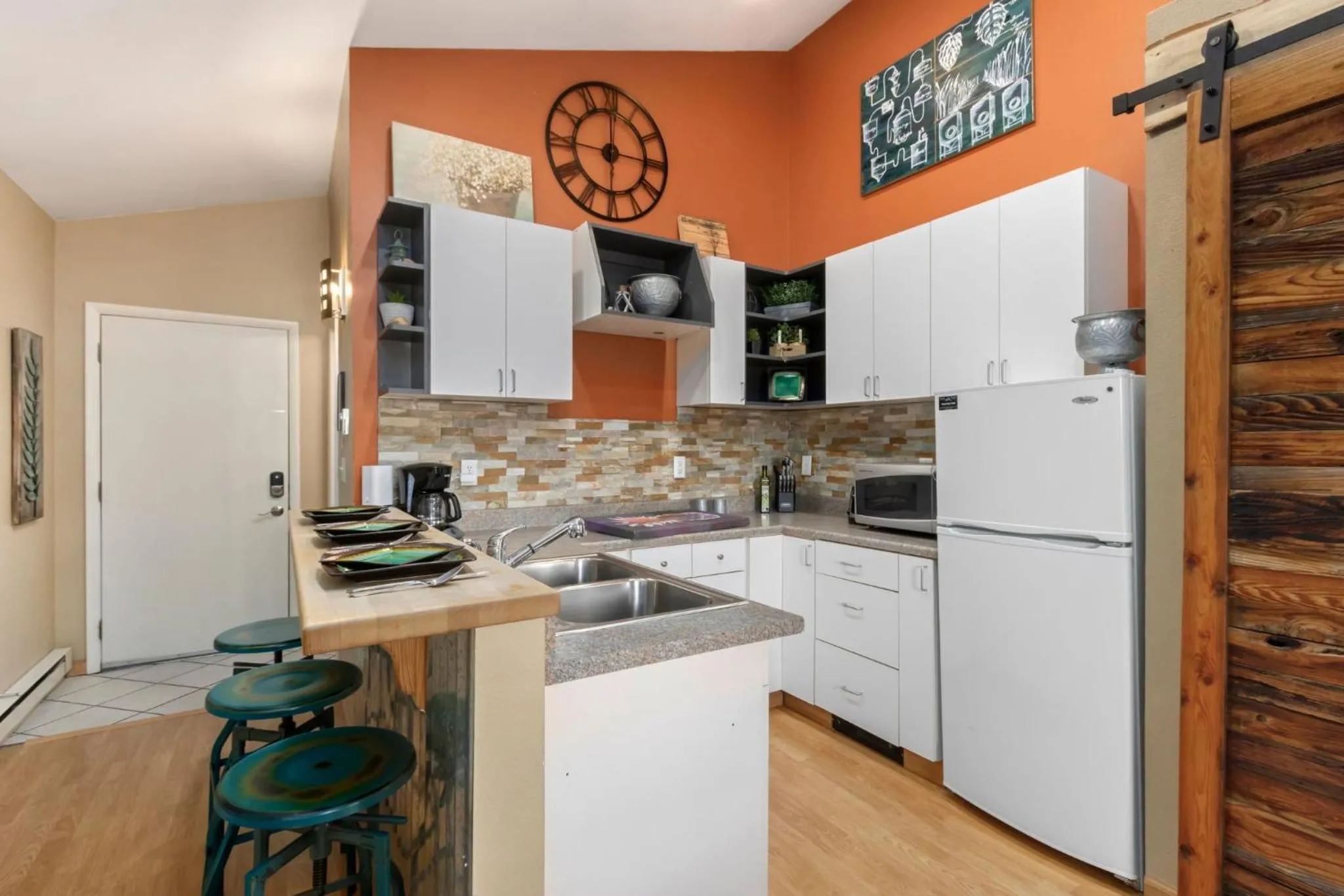 Industrial Old Town Bungalow with Free Cruiser Bikes