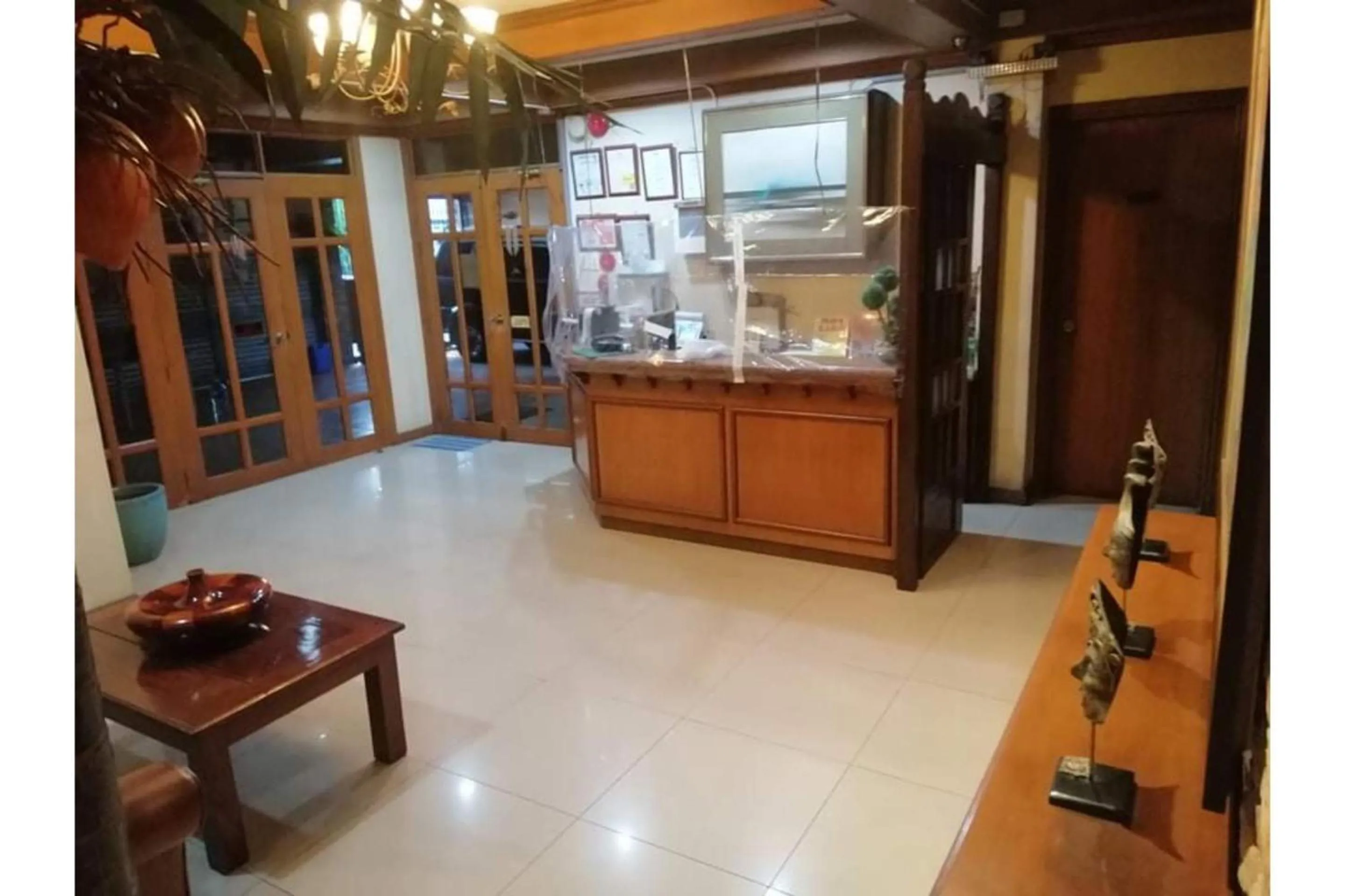 Lobby or reception in RedDoorz at Casa Marabella Villamonte Bacolod City