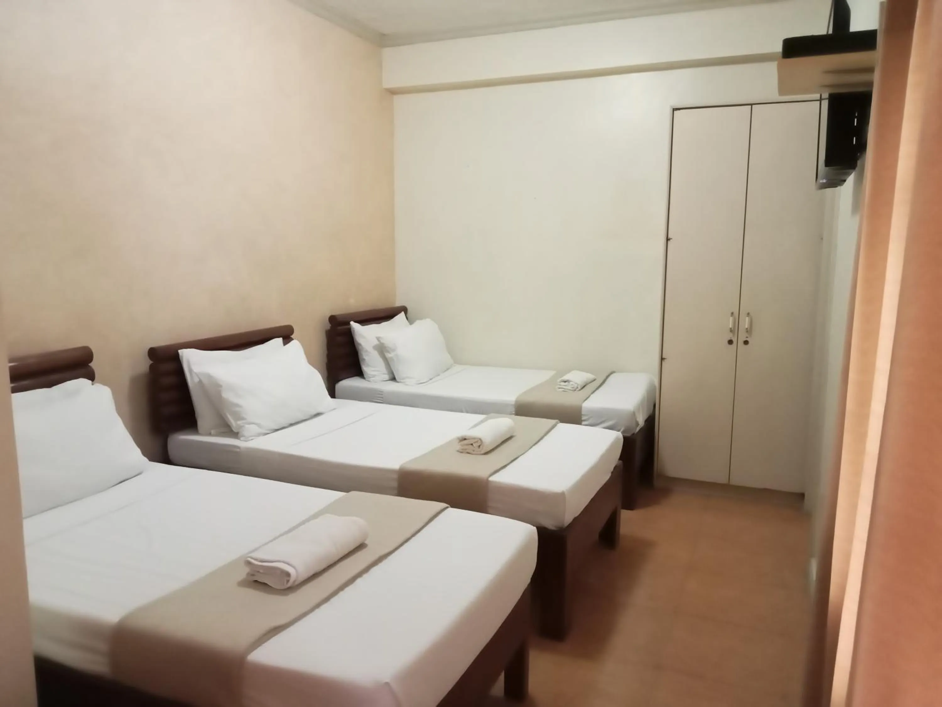 Bathroom, Bed in RedDoorz at Casa Marabella Villamonte Bacolod City