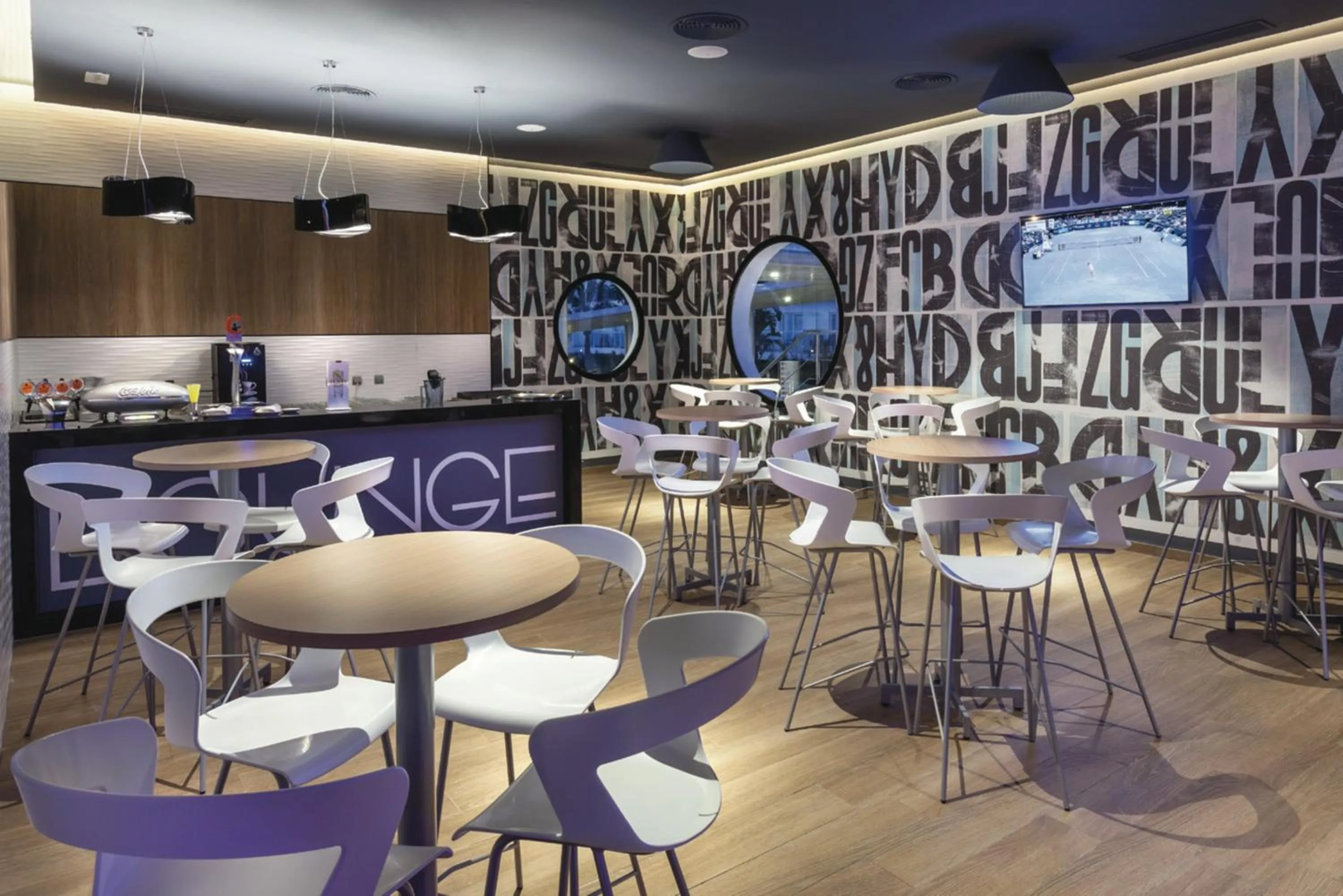 Lounge or bar in Hotel Riu Costa del Sol - All Inclusive