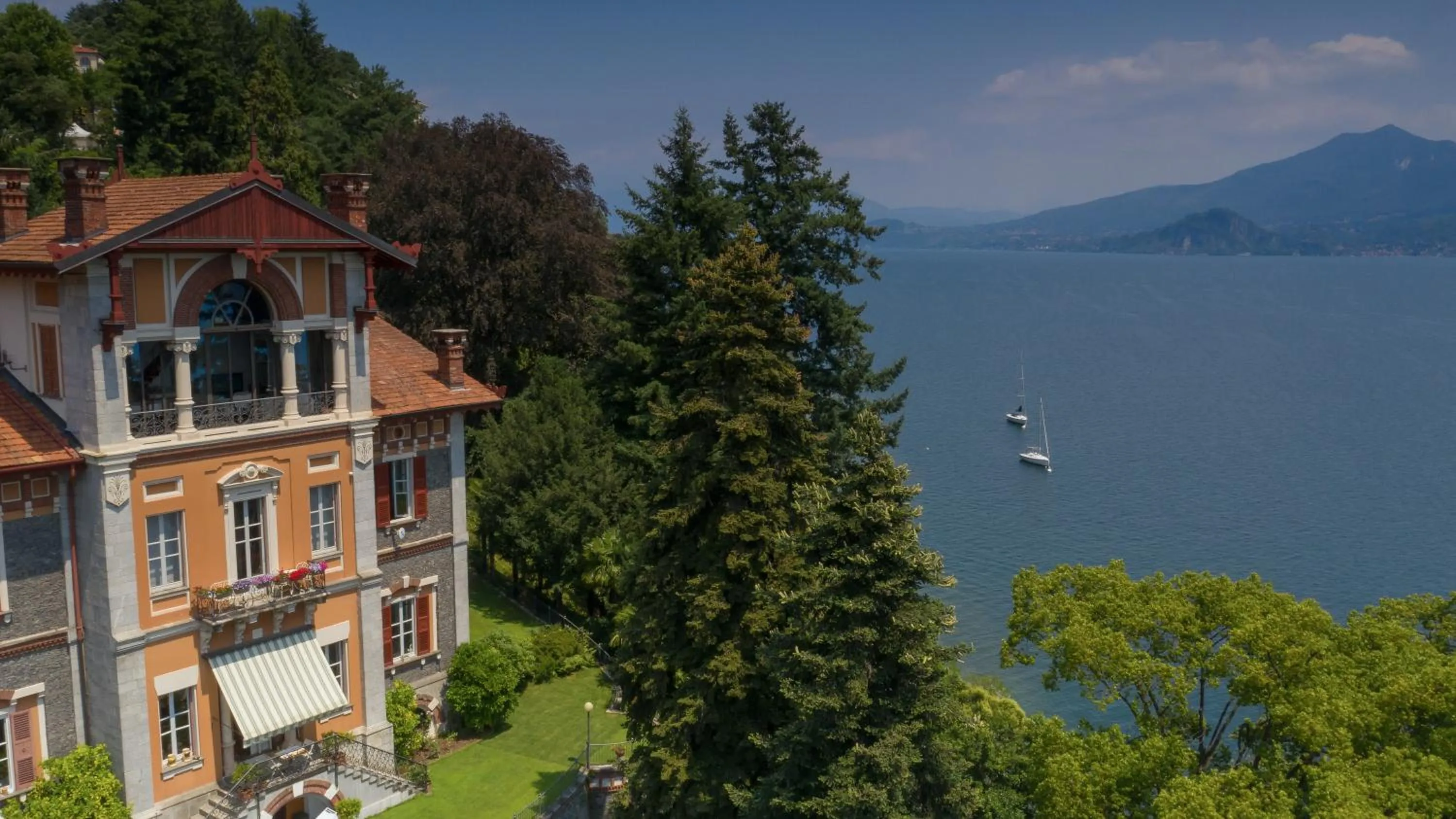 Villa Selva Luxury Lakeview Apartment