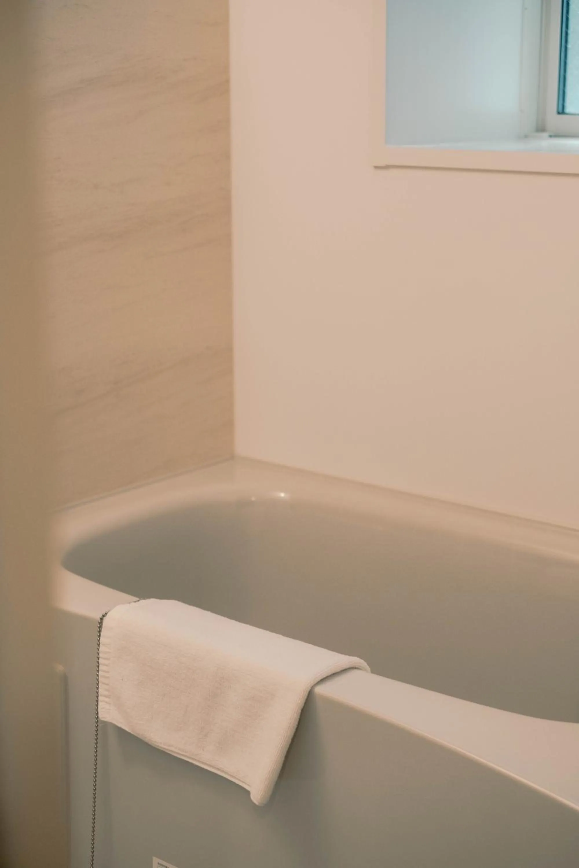 Bath in 7 Rooms Hotel & Cafe - 30mins from Disneyland