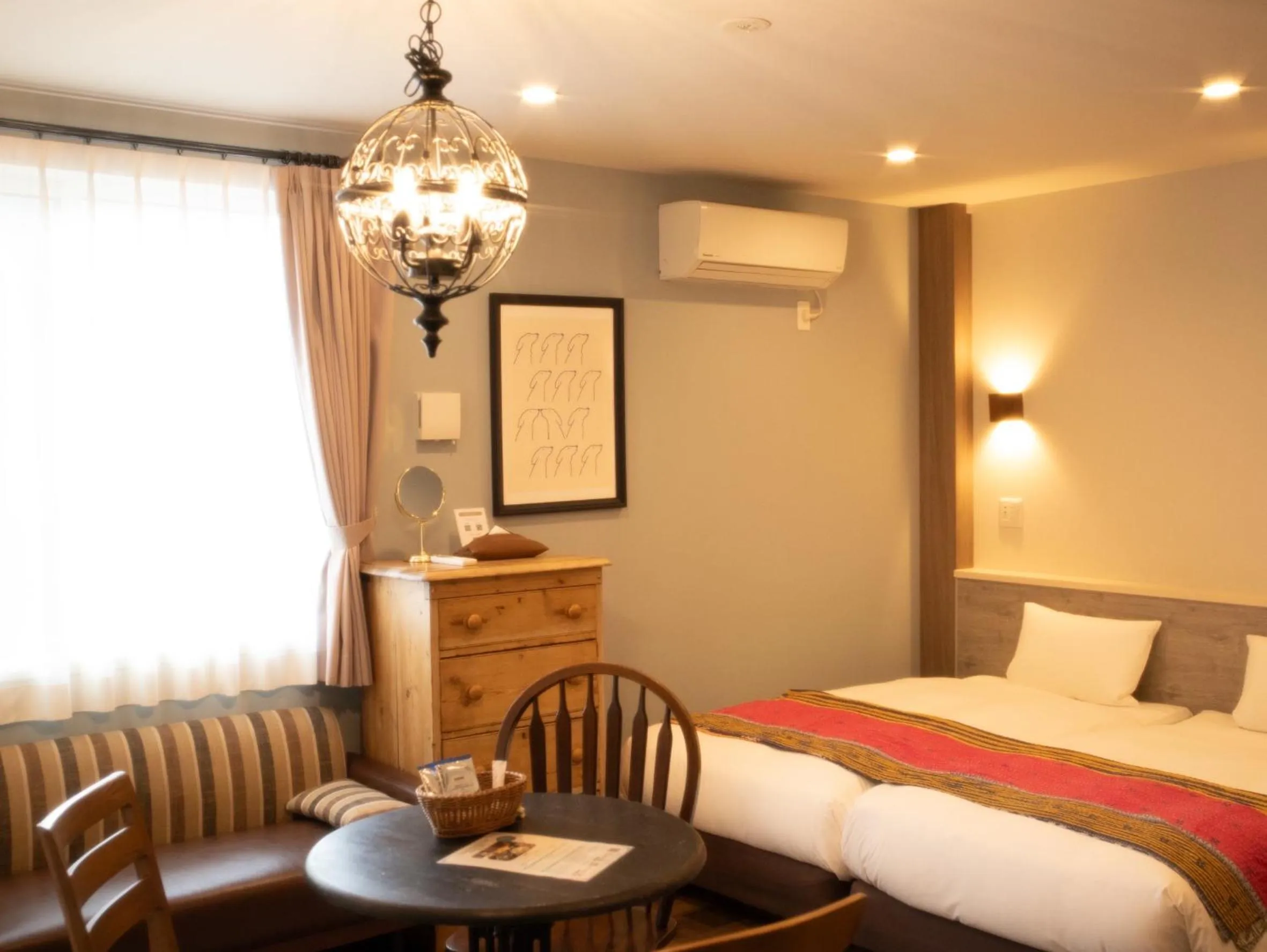 Bed in 7 Rooms Hotel & Cafe - Boutique Designer Hotel - 30 mins from Disneyland&Tokyo