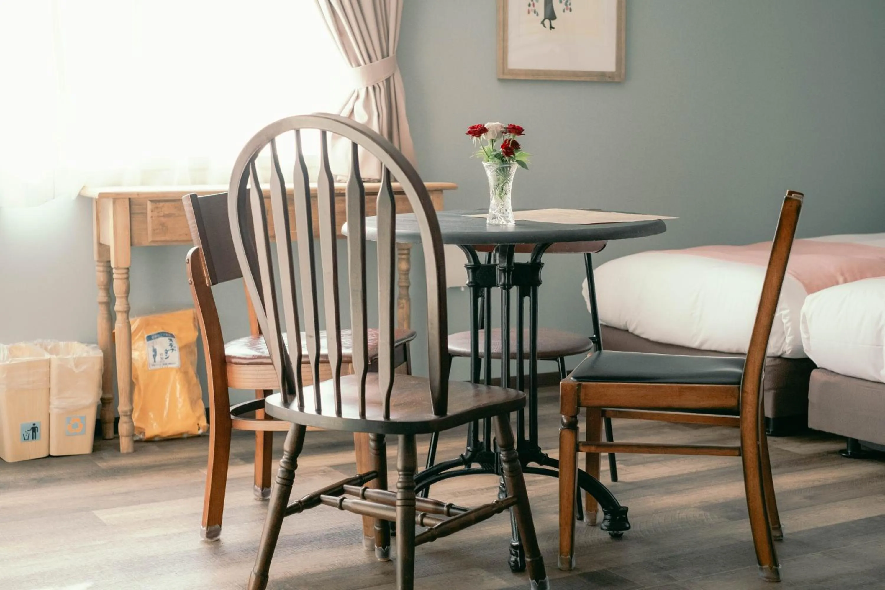 Photo of the whole room, Bed in 7 Rooms Hotel & Cafe - 30mins from Disneyland