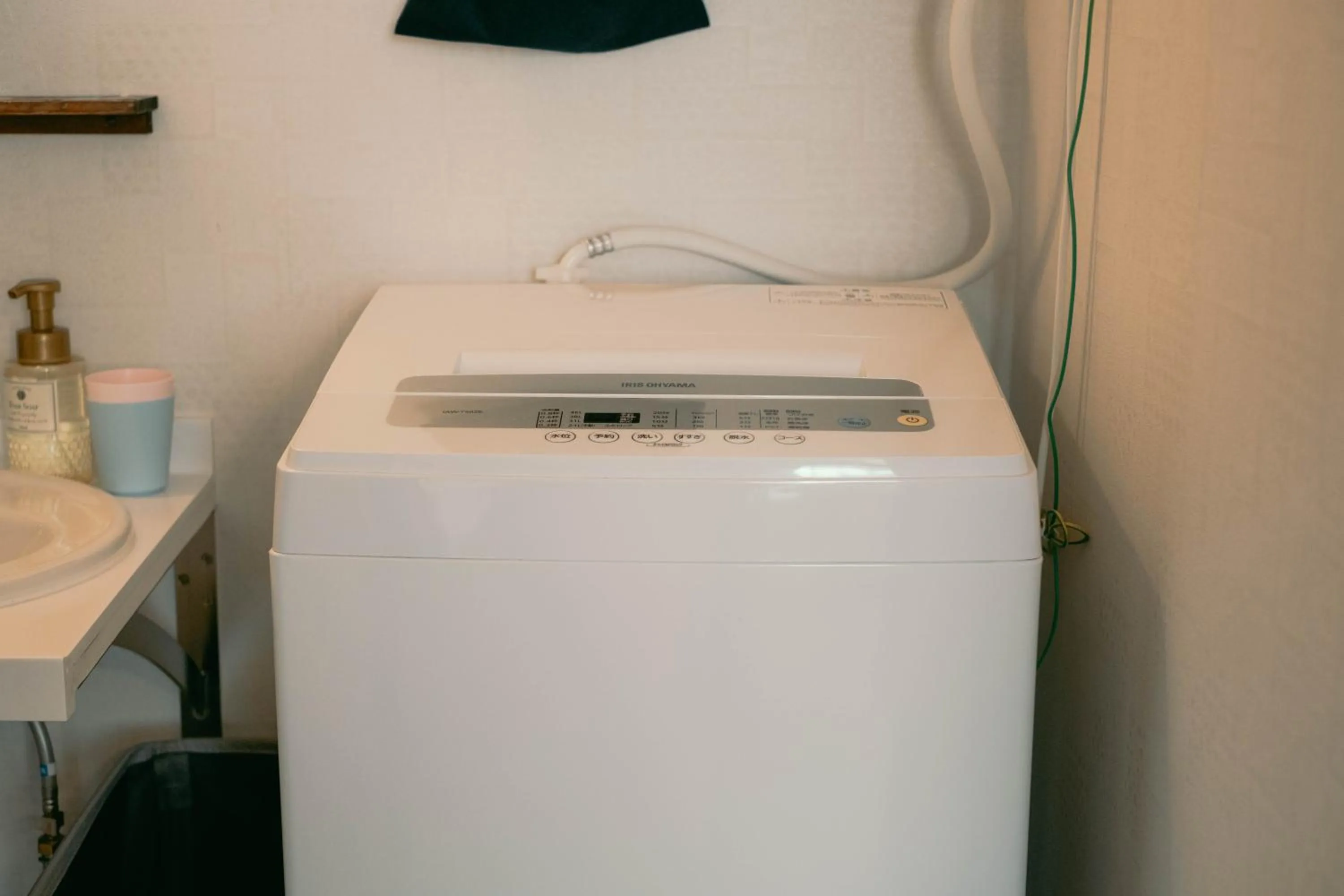 washing machine in 7 Rooms Hotel & Cafe - 30mins from Disneyland