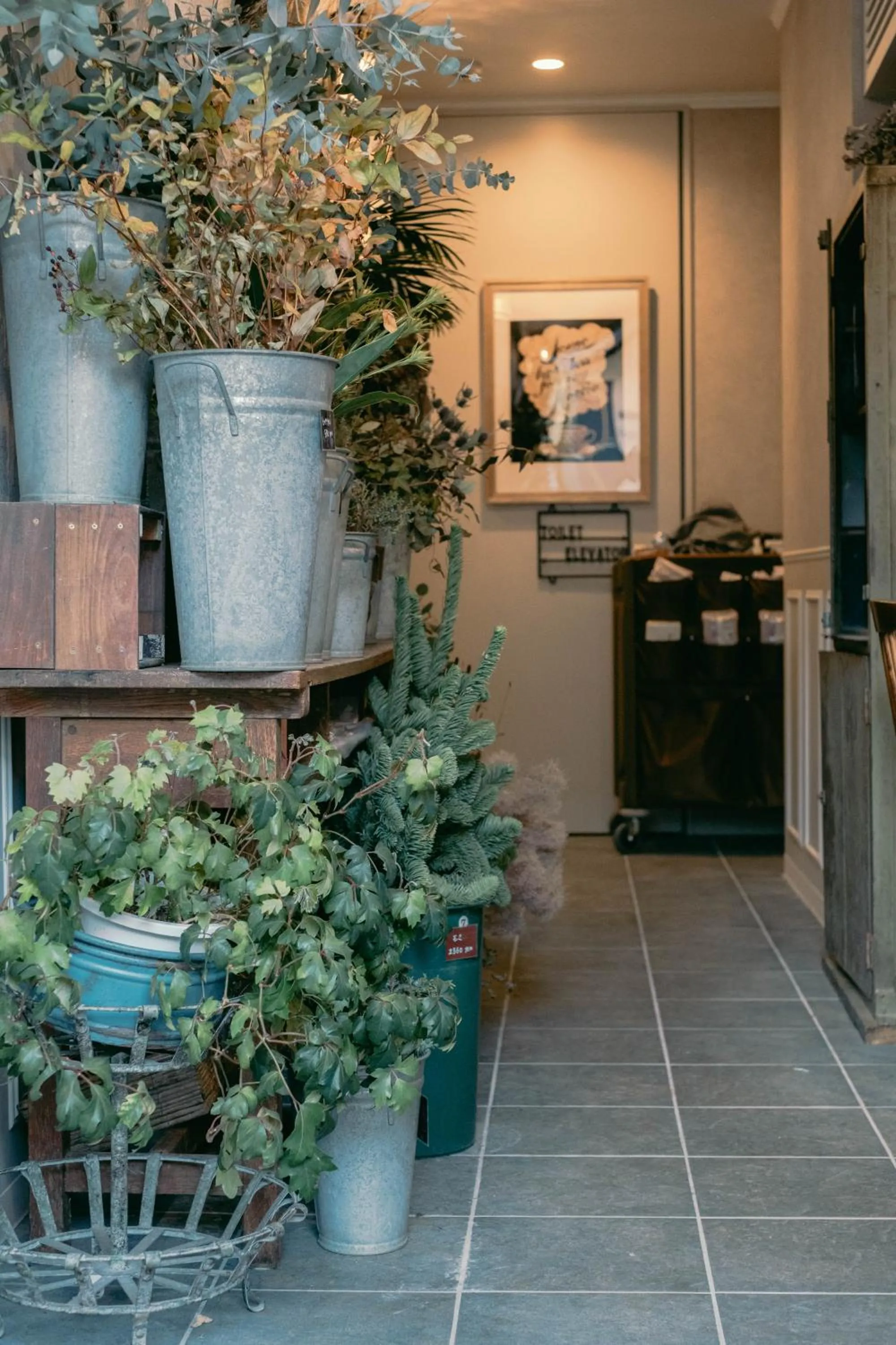 On-site shops in 7 Rooms Hotel & Cafe - 30mins from Disneyland