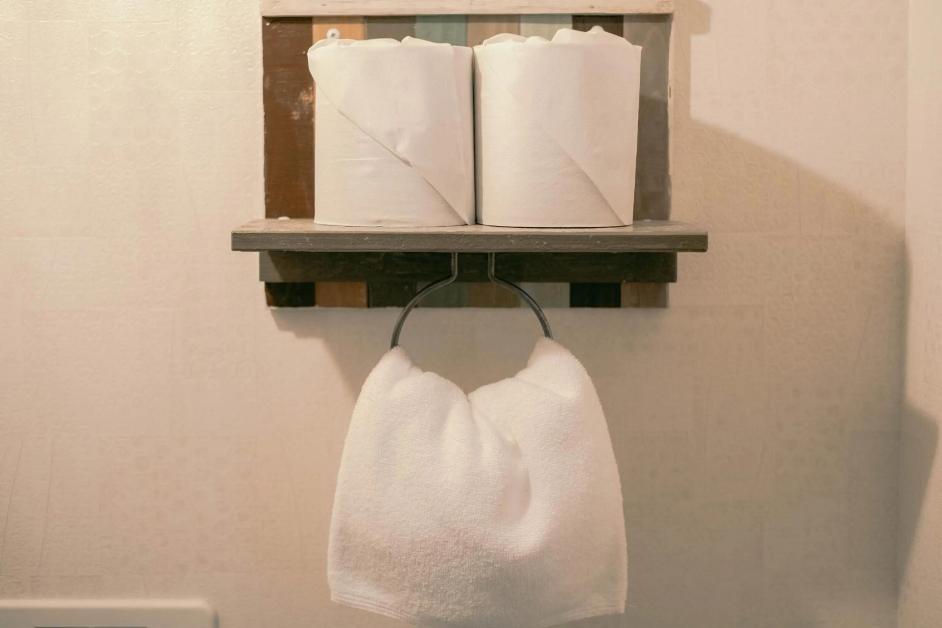 towels in 7 Rooms Hotel & Cafe - 30mins from Disneyland