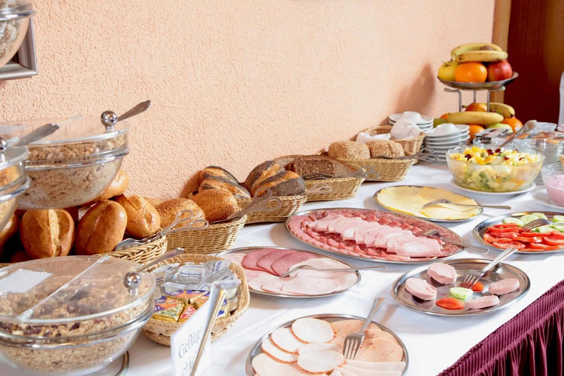 Food and drinks in Hotel Lonac