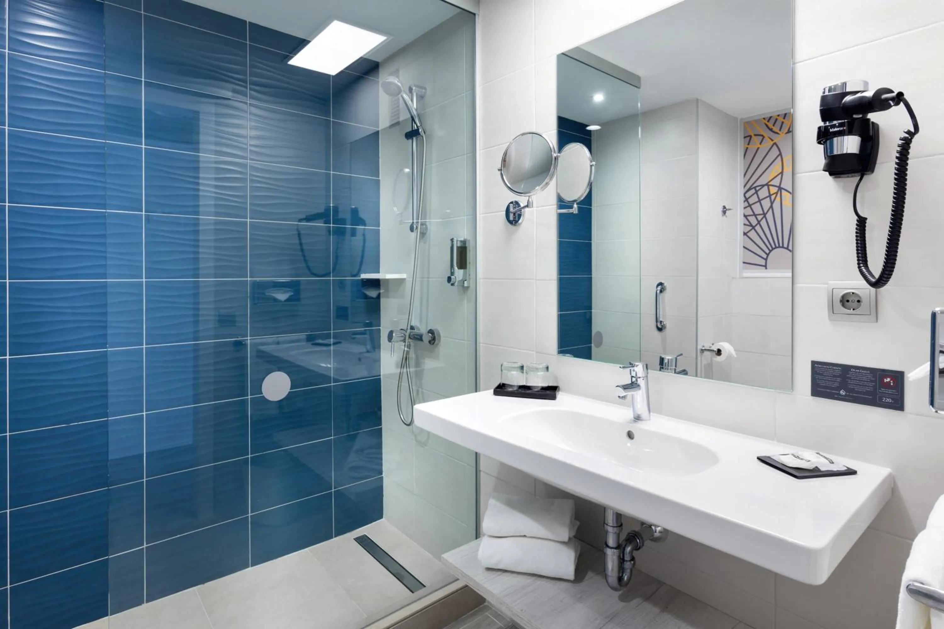 Shower in Hotel Riu Vistamar Gran Canaria - All Inclusive