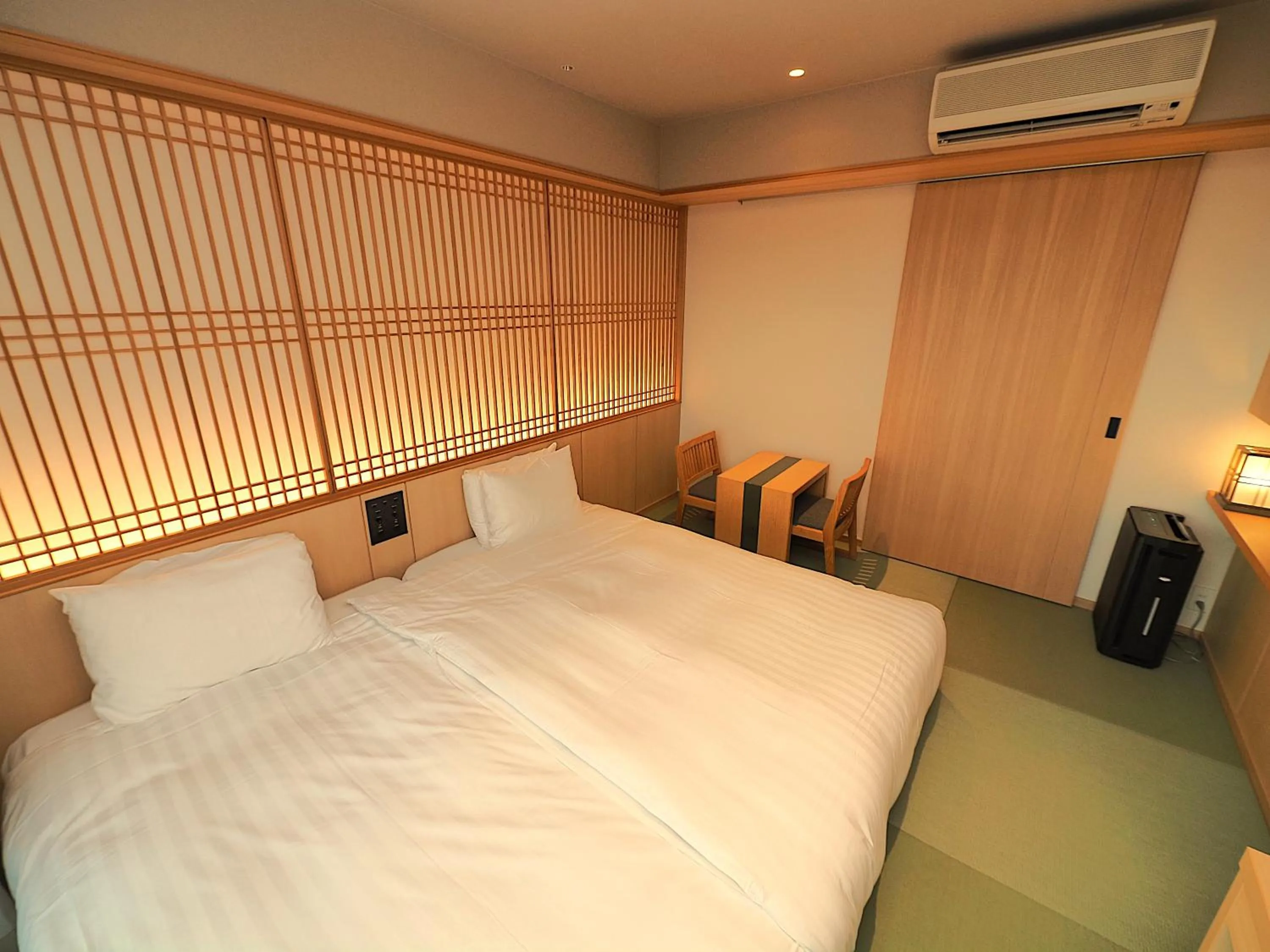 Bed in Henn na Hotel Premier Kyoto Gojo Karasuma -Formerly Watermark Hotel Kyoto-