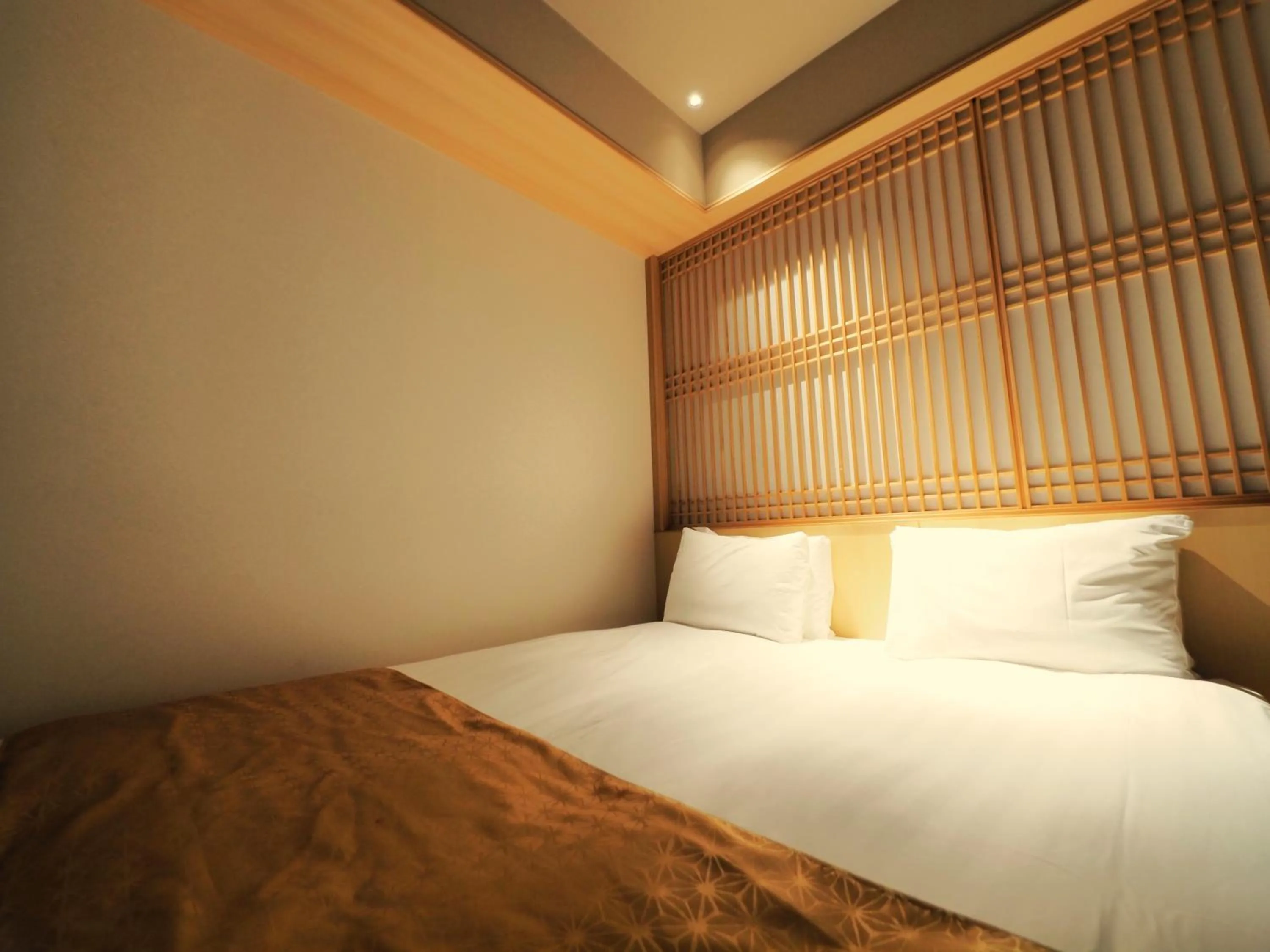 Bed in Henn na Hotel Premier Kyoto Gojo Karasuma -Formerly Watermark Hotel Kyoto-
